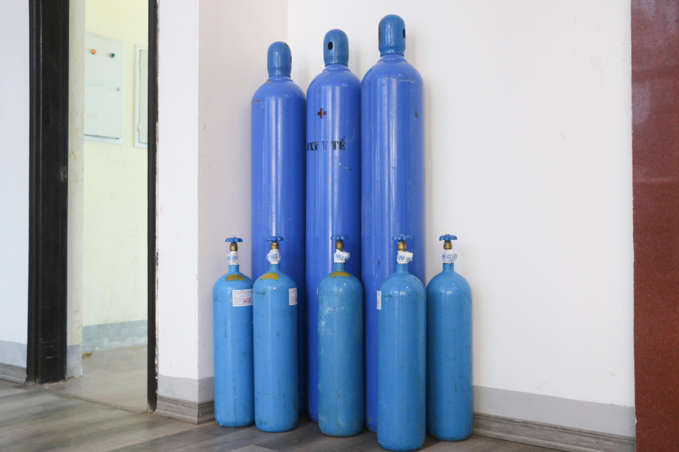 Bình OXY được tập kết và chuẩn bị sẵn sàng cho những trường hợp bệnh nhân có diễn biến nặng. Dự kiến Nghệ An sẽ tiếp tục xây dựng Bệnh viện Dã chiến số 5,6,7.