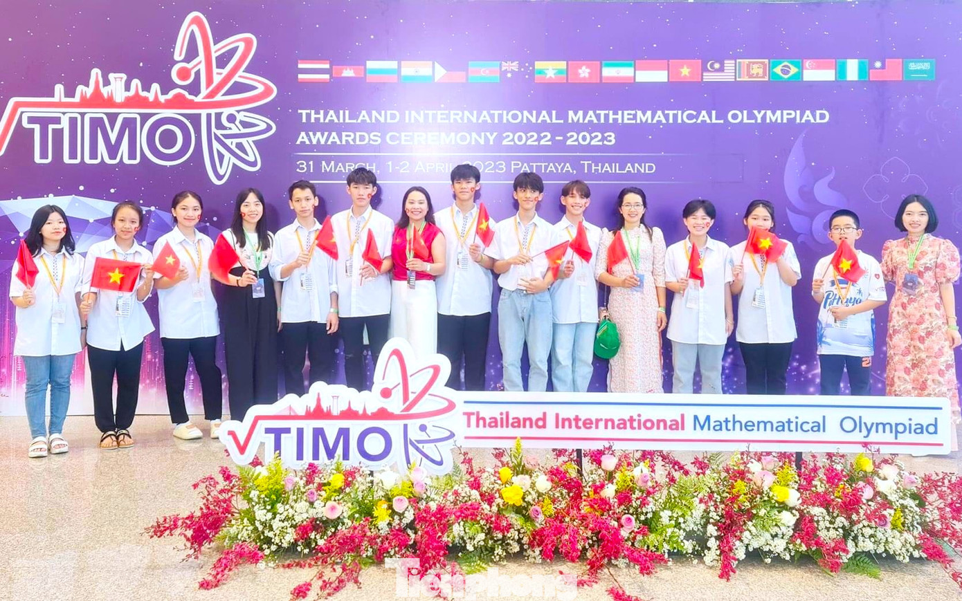 Tham dự kỳ thi, Đội tuyển Trường THPT DTNT tỉnh Nghệ An được thử sức với cả nghìn thí sinh đến từ nhiều nước trên thế giới. Tham dự kỳ thi, Đội tuyển Trường THPT DTNT tỉnh Nghệ An được thử sức với cả nghìn thí sinh đến từ nhiều nước trên thế giới.