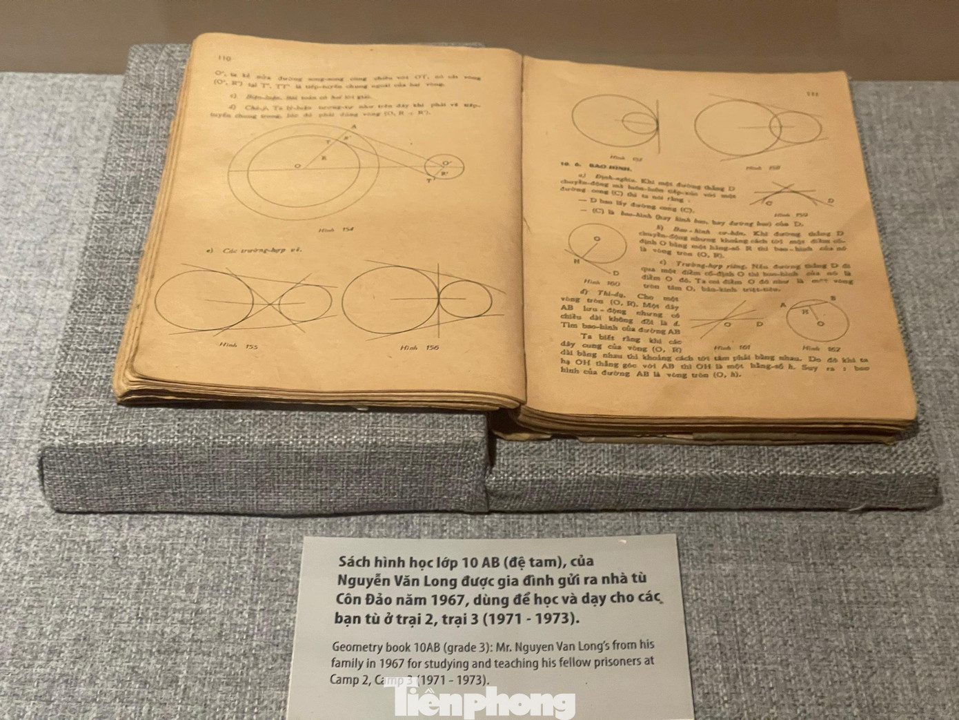 Cuốn sách hình học lớp 10 AB (đệ tam) của Nguyễn Văn Long được gia đình gửi ra nhà tù Côn Đảo năm 1967, dùng để học và dạy cho các bạn tù ở trại 2, trại 3 (1971 - 1973) còn được lưu giữ tại bảo tàng.