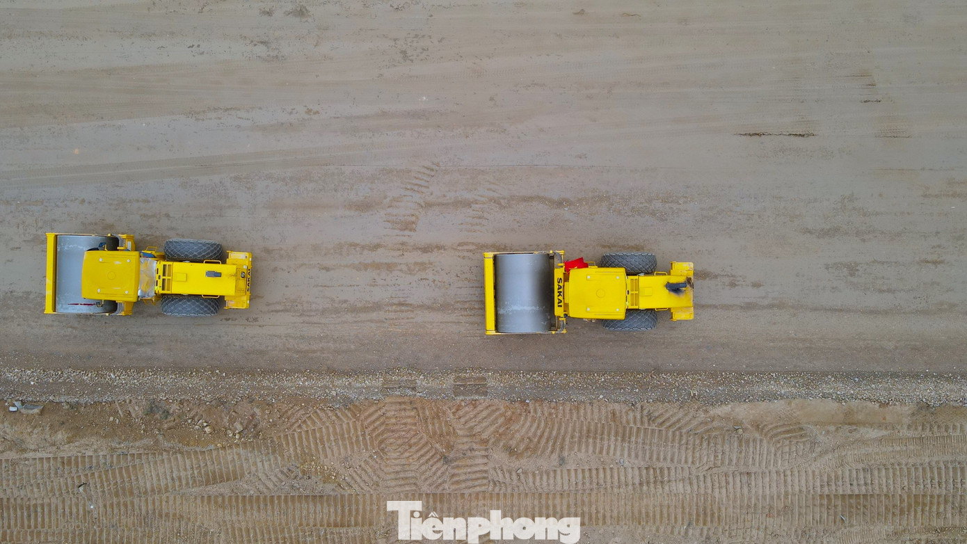 Tuyến đại lộ Vinh - Cửa Lò có thiết kế tốc độ đường 80km/h; Chỉ giới xây dựng đường là 72m đến 290m. Điểm rộng nhất đường rộng đến 290m. Đường có dải phân cách giữa và dải phân cách 2 bên. Đường chính rộng 2x16m với thiết kế 8 làn cơ giới, mỗi bên rộng 16m gồm 4 làn. Đường gom rộng 2x9m (đã xây dựng trong giai đoạn 1).