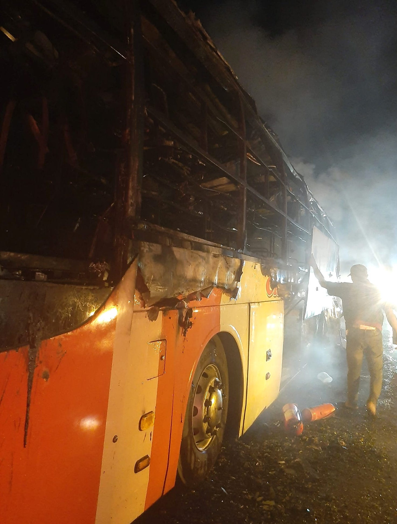 Nguyên nhân vụ cháy đang được điều tra làm rõ.