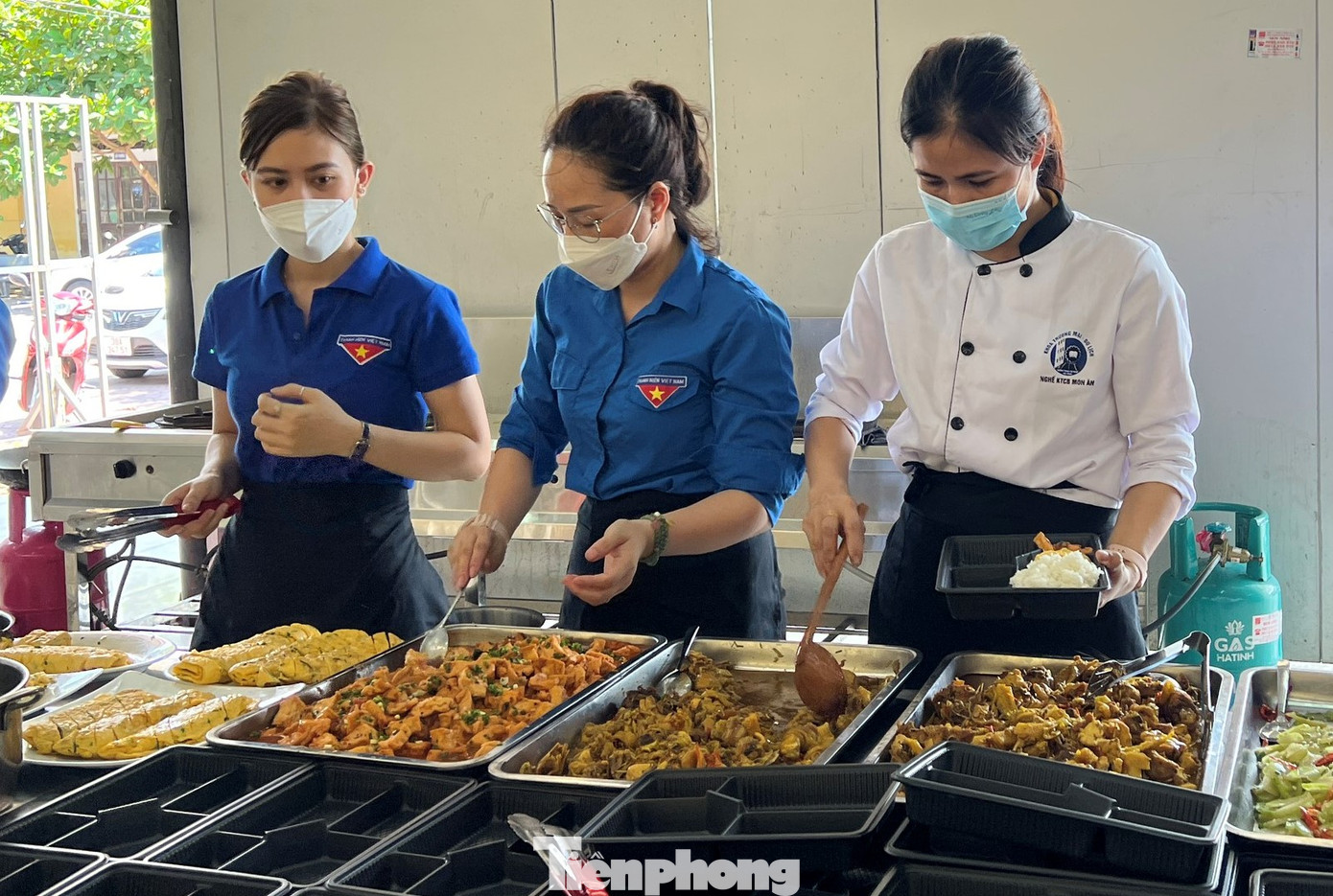 Các món ăn đảm bảo dinh dưỡng, sạch sẽ cho thí sinh được chuẩn bị kỹ lưỡng cho các thí sinh tham dự kỳ thi.