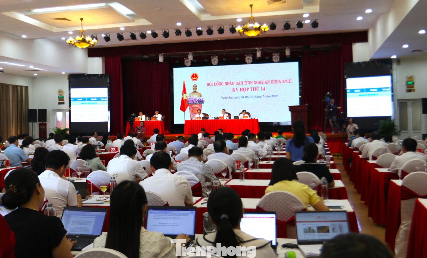 Toàn cảnh kỳ họp thứ 14 Hội đồng nhân dân tỉnh Nghệ An khóa XVIII.