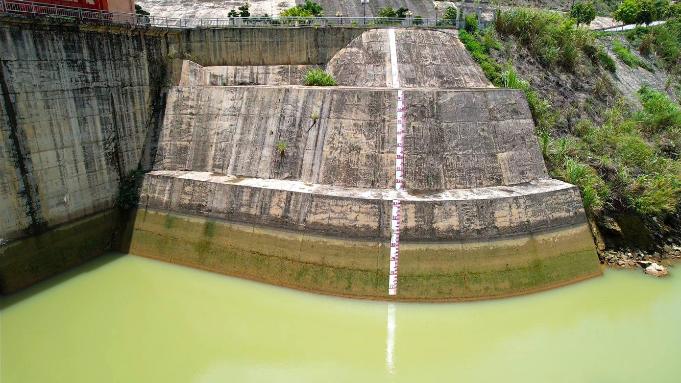 Mực nước trong hồ thủy điện Bản Vẽ đã xuống thấp kỷ lục, thấp hơn 21m so với cùng kỳ năm ngoái.