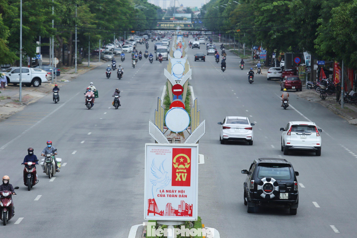 Các cung đường trong thành phố Vinh cũng động nghịt người tham gia giao thông. Tính đến sáng nay, Nghệ An ghi nhận 1.789 BN mắc COVID-19 ở 21 huyện, thị, thành. Các cung đường trong thành phố Vinh cũng động nghịt người tham gia giao thông. Tính đến sáng nay, Nghệ An ghi nhận 1.789 BN mắc COVID-19 ở 21 huyện, thị, thành.