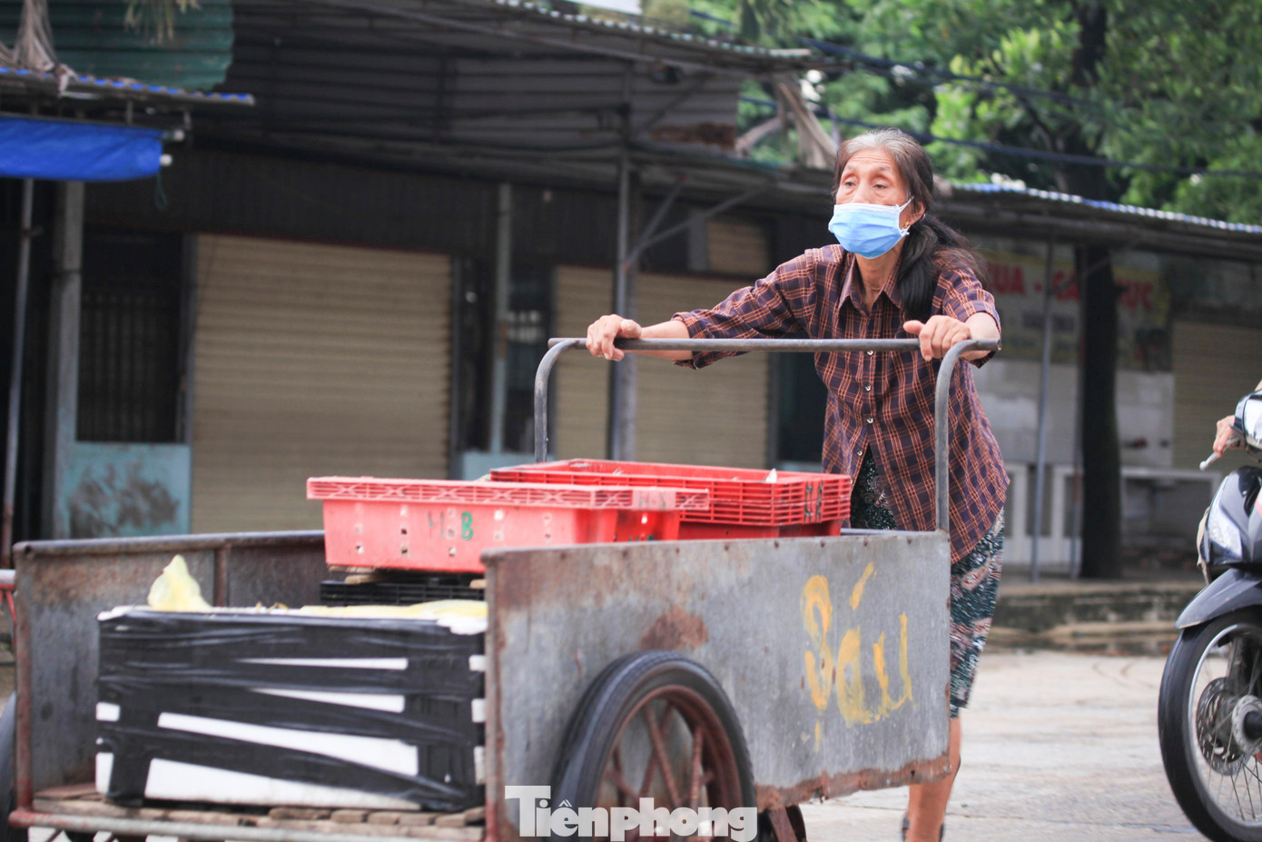 Nhọc nhằn mưu sinh của người dân miền biển.