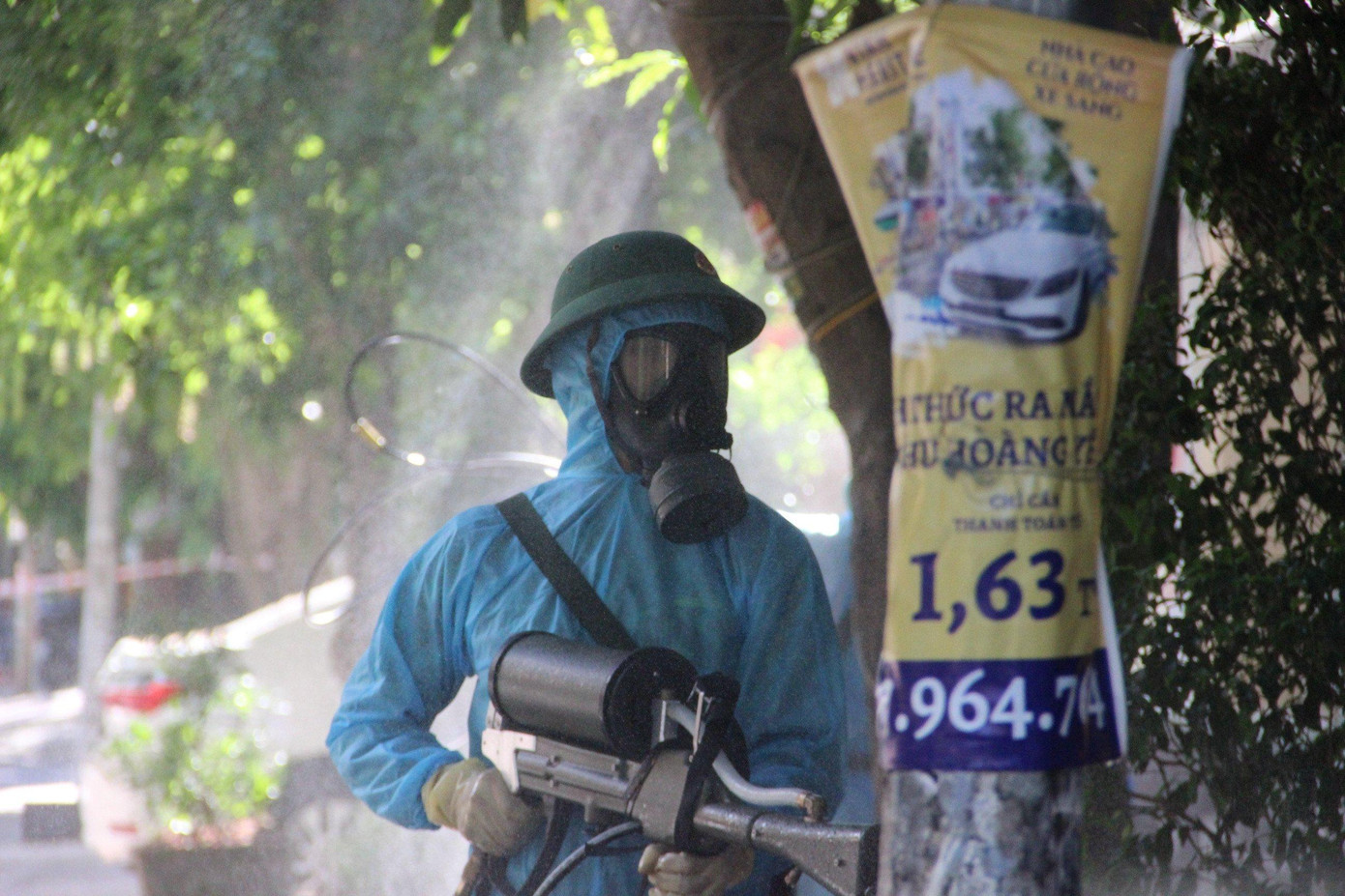 Dự kiến sẽ có gần 100 cán bộ, chiến sỹ, phương tiện đặc chủng tham gia phun khử khuẩn tại thành phố Vinh từ ngày 19/6 - ngày 21/6. Dự kiến sẽ có gần 100 cán bộ, chiến sỹ, phương tiện đặc chủng tham gia phun khử khuẩn tại thành phố Vinh từ ngày 19/6 - ngày 21/6.