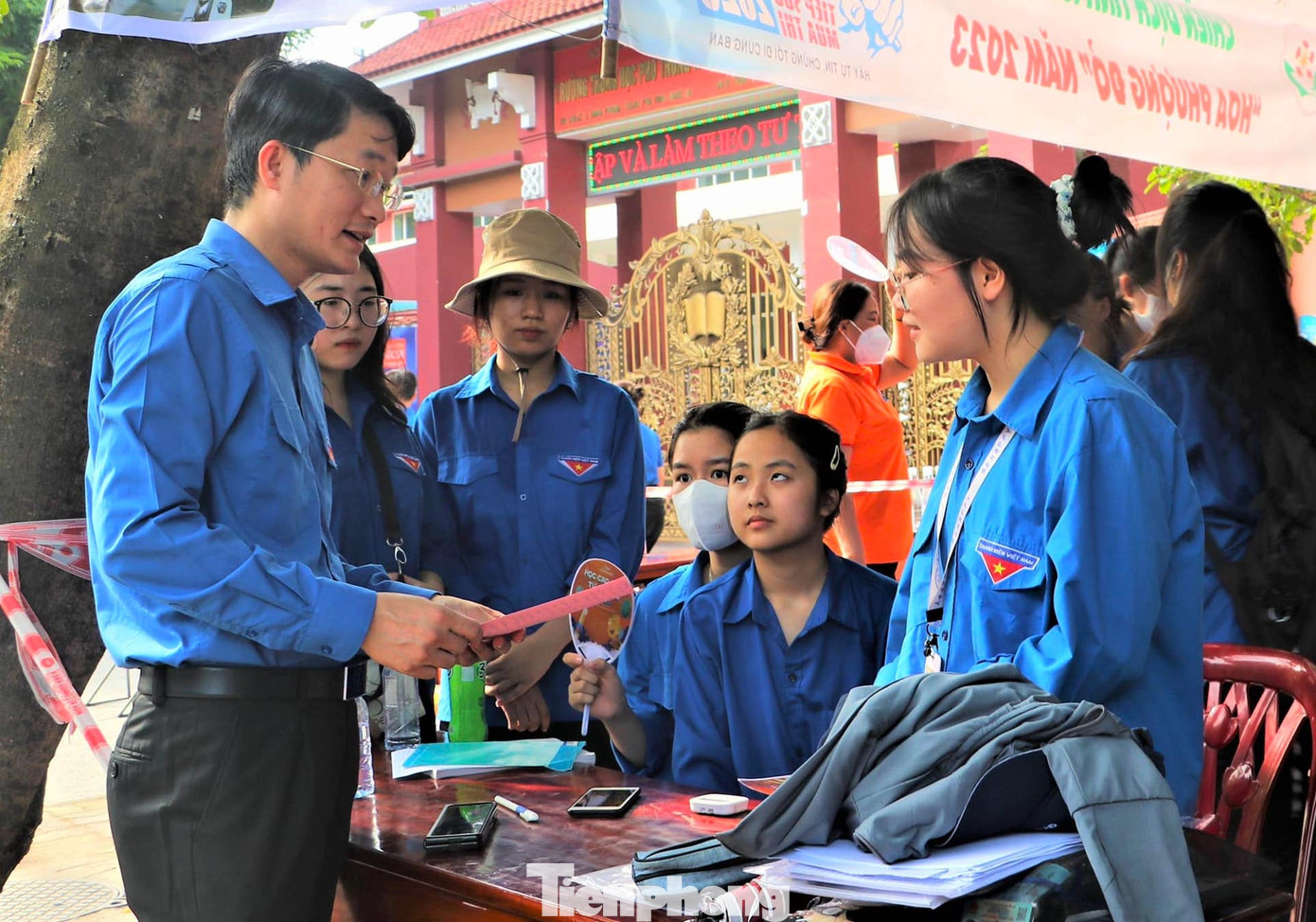 Để hỗ trợ thí sinh tham gia Kỳ thi tuyển sinh vào lớp 10 năm 2023, tuổi trẻ toàn tỉnh Nghệ An đã thành lập 315 đội hình tình nguyện với tổng số hơn 3.000 đoàn viên, thanh niên.