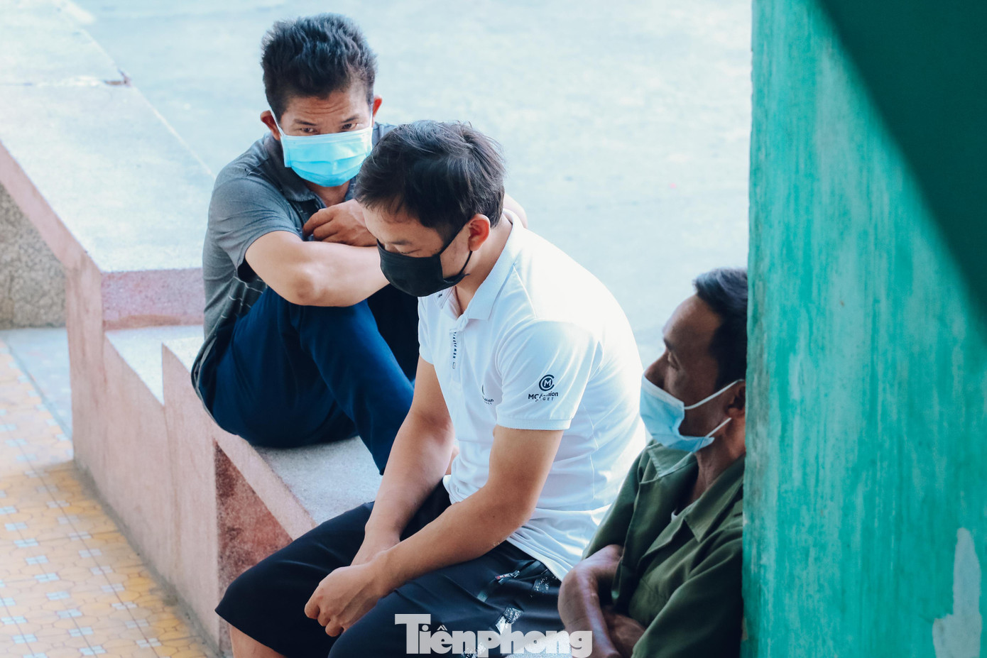 Mỗi tuần, bệnh nhân phải lọc máu 3 lần, thường thì bệnh nhân lọc máu xong là về, chỉ có bệnh nhân nặng là ở lại nhưng dịch bùng phát, họ lay lắt cư trú trong khu trọ.