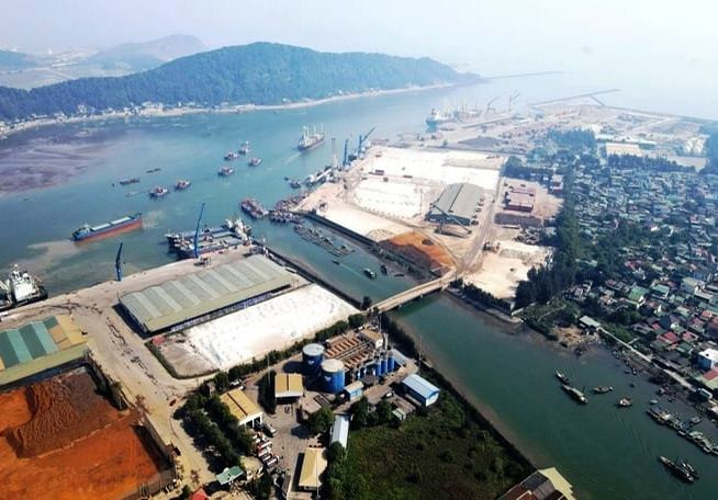 Khi hoàn thành dự án Cảng nước sâu Cửa Lò sẽ góp phần tháo gỡ “nút thắt” hạ tầng chiến lược cho tỉnh, đáp ứng nhu cầu xuất nhập khẩu hàng hóa và phát triển kinh tế - xã hội của tỉnh Nghệ An Khi hoàn thành dự án Cảng nước sâu Cửa Lò sẽ góp phần tháo gỡ “nút thắt” hạ tầng chiến lược cho tỉnh, đáp ứng nhu cầu xuất nhập khẩu hàng hóa và phát triển kinh tế - xã hội của tỉnh Nghệ An