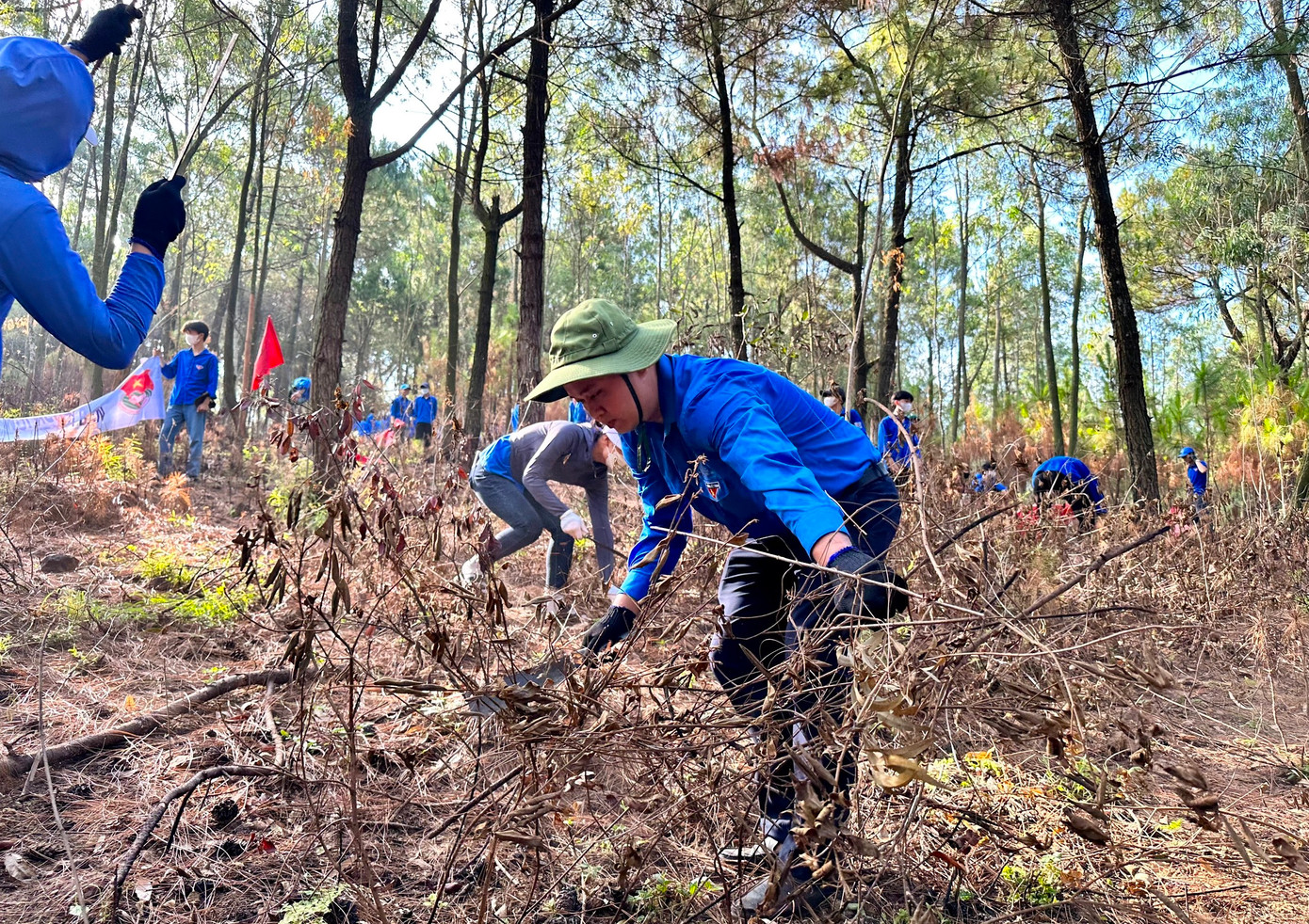 Tính đến ngày 21/6/2023, nhờ sự nỗ lực trong công tác phối hợp giữa các cấp bộ Đoàn và công an địa phương, toàn tỉnh đã “phủ xanh” được 830.753 tài khoản định danh điện tử. Trong thời gian tới, tuổi trẻ toàn tỉnh sẽ tiếp tục nỗ lực triển khai với quyết tâm cao “đi từng ngõ, gõ từng nhà, rà từng người dân” nhằm hoàn thành chỉ tiêu đã đề ra, thể hiện tinh thần xung kích, vai trò tiên phong của đoàn viên, thanh niên trong thực hiện Đề án 06 của Chính phủ và các hoạt động chuyển đổi số cộng đồng.