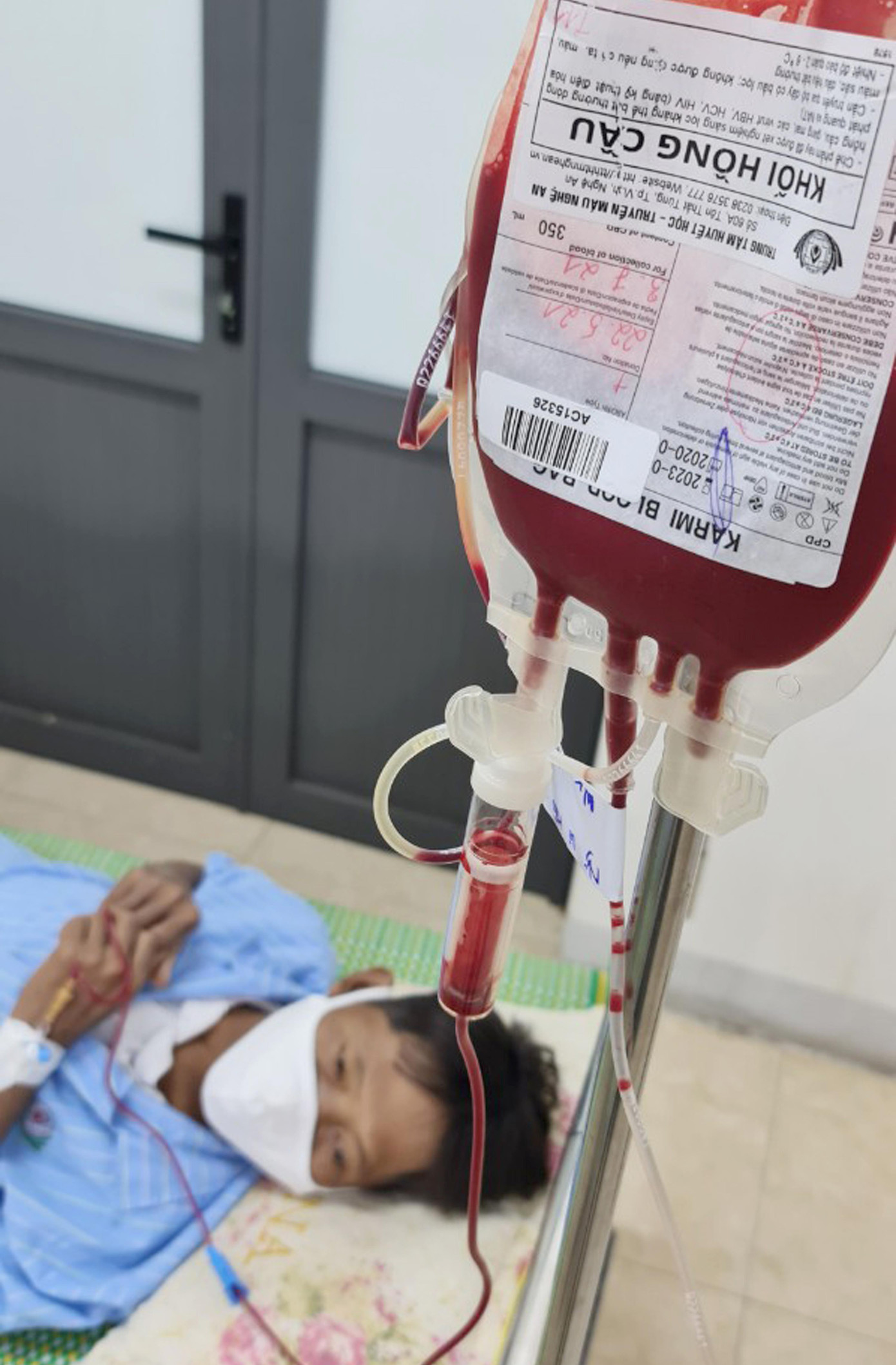 Bệnh nhân đang cần truyền máu từng ngày. Bệnh nhân đang cần truyền máu từng ngày.