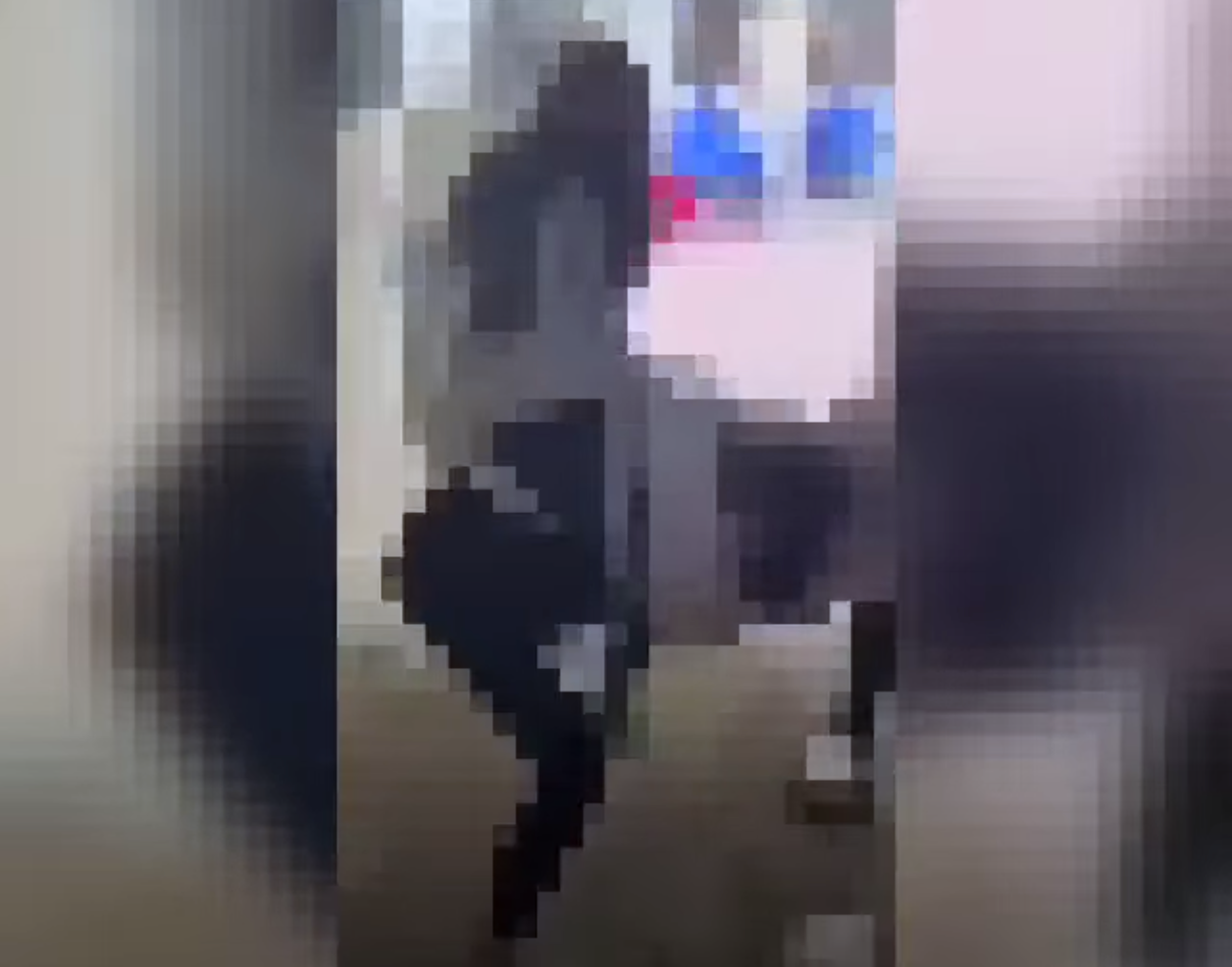 Nhóm 3 cô gái này liên tiếp đánh đập bạn nữ sinh. Nhóm 3 cô gái này liên tiếp đánh đập bạn nữ sinh.