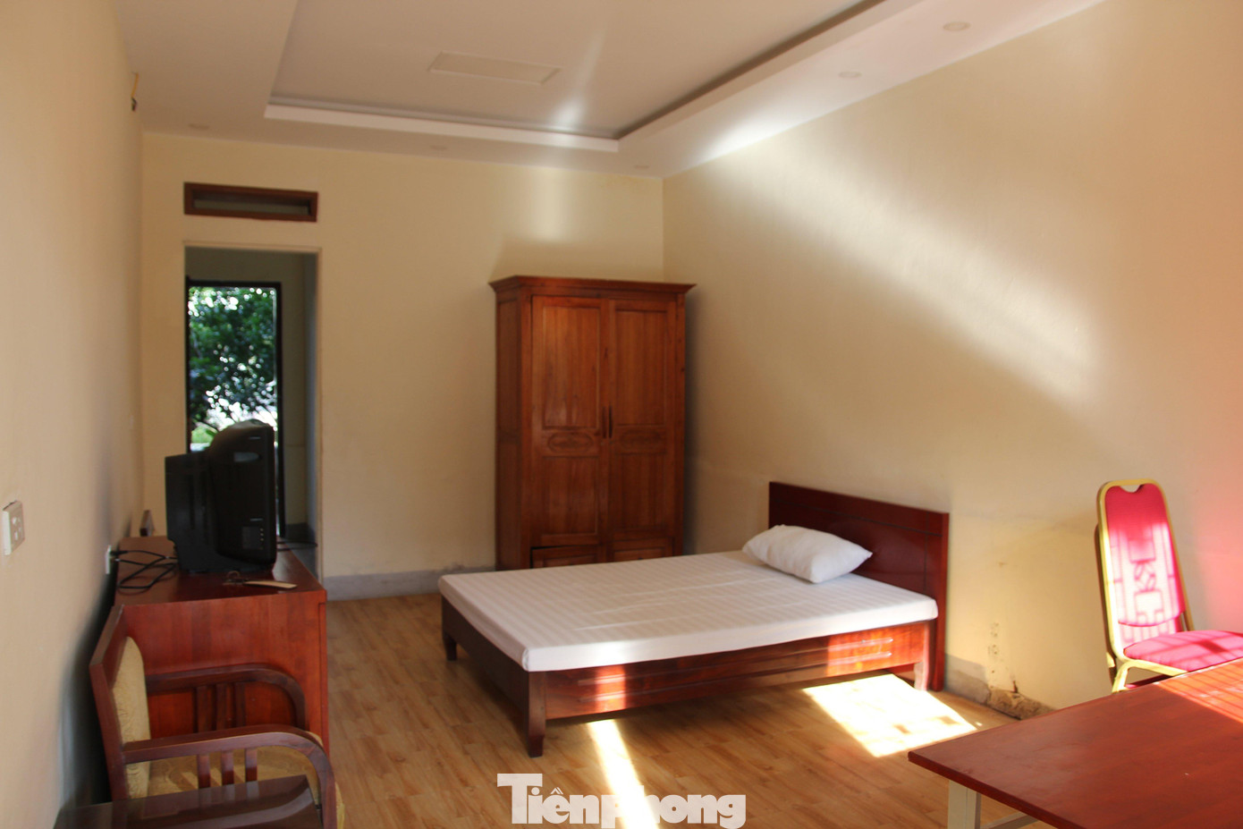 Một phòng nghỉ ở khách sạn là nơi được trưng dụng dùng điều trị BN COVID-19. Một phòng nghỉ ở khách sạn là nơi được trưng dụng dùng điều trị BN COVID-19.