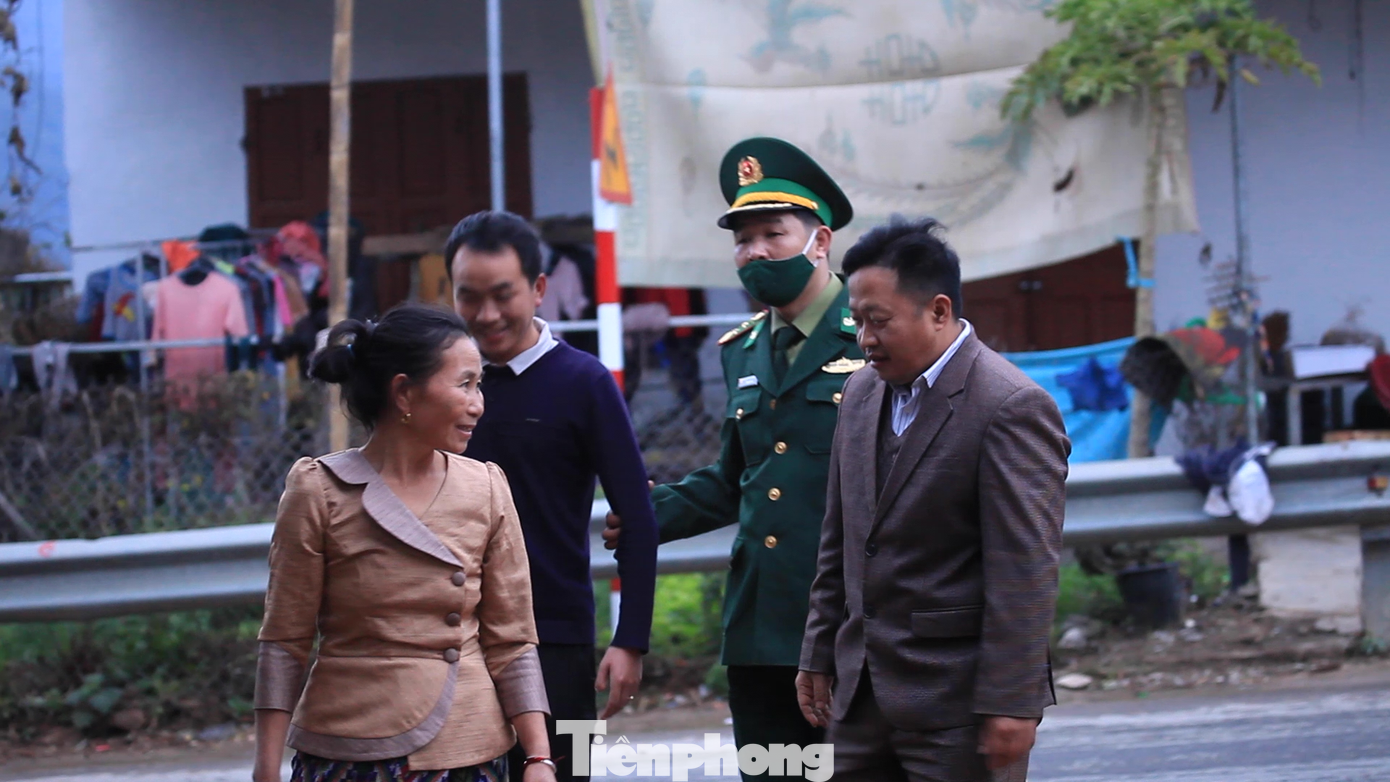 Khi hoa đào đã nở rộ, những chồi non đang khoe sắc là lúc đồng bào các dân tộc trên biên giới đón Tết.