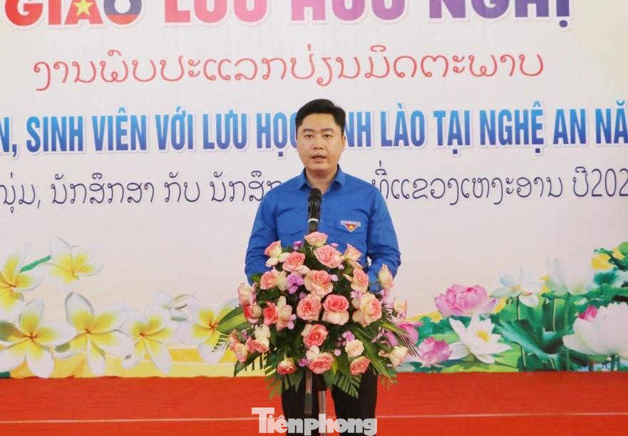 Phát biểu tại chương trình, anh Lê Văn Lương - Ủy viên BCH T.Ư Đoàn, Bí thư Tỉnh Đoàn Nghệ An khẳng định, năm 2022 là một năm đặc biệt đối với hai nước Việt Nam – Lào, là năm kỷ niệm 60 năm Ngày thiết lập quan hệ ngoại giao (5/9/1962 - 5/9/2022) và 45 năm Ngày ký Hiệp ước Hữu nghị và Hợp tác Việt Nam - Lào (18/7/1977 - 18/7/2022).