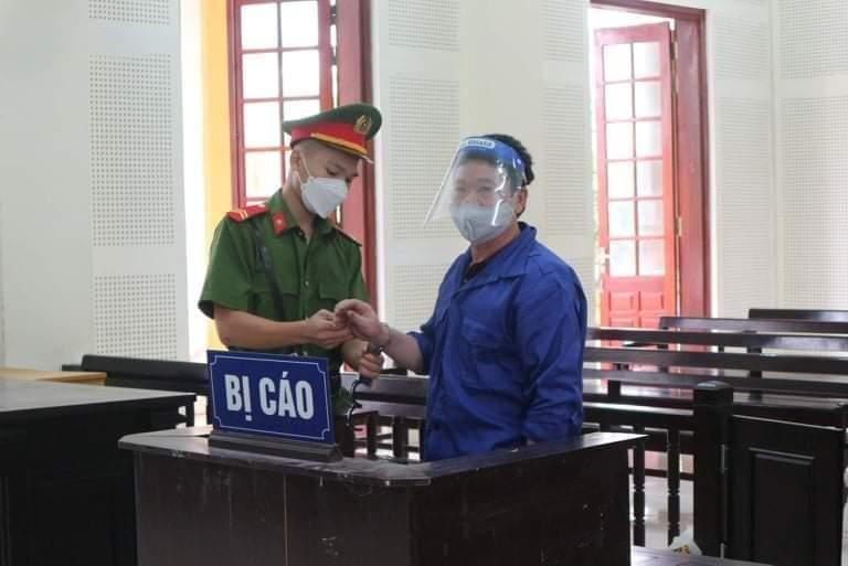 Bị cáo Việt tại phiên tòa.