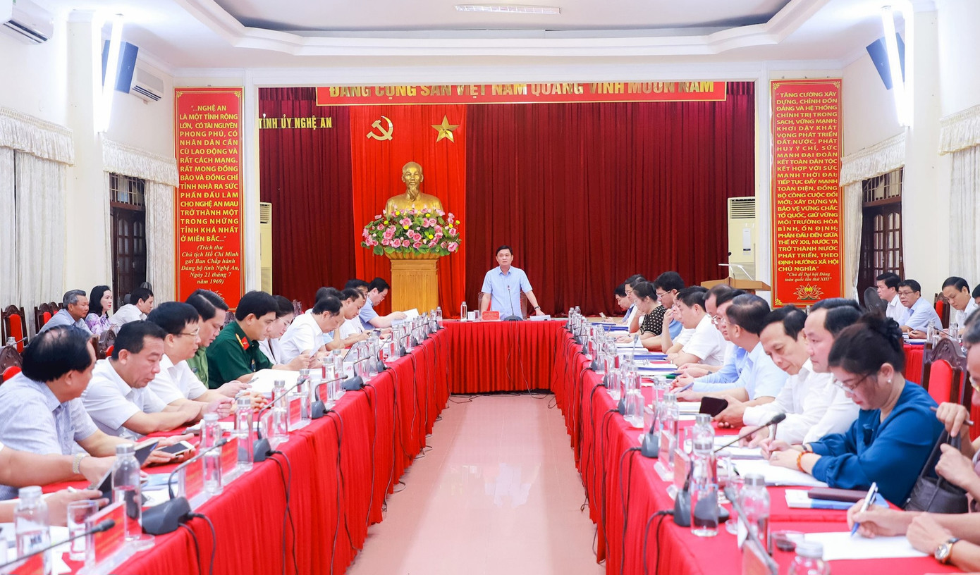 Phiên họp thường kỳ tháng 5/2024 của Ban thường vụ Tỉnh ủy Nghệ An.