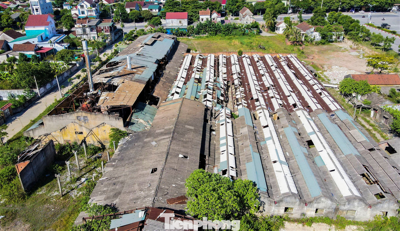 Tại phường Đức Thuận còn có khu đất của Xí nghiệp Gạch Trung Đô Hồng Lĩnh có diện tích hơn 10.500m2 (phường Đức Thuận) bị bỏ hoang nhiều năm nay. Tại phường Đức Thuận còn có khu đất của Xí nghiệp Gạch Trung Đô Hồng Lĩnh có diện tích hơn 10.500m2 (phường Đức Thuận) bị bỏ hoang nhiều năm nay.