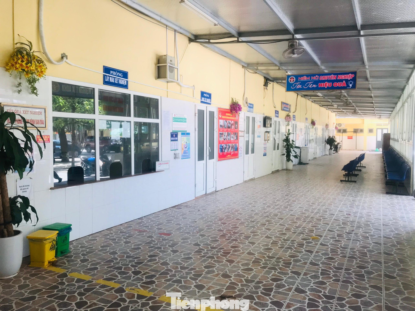 Ngày 23/6, TTYT Hưng Nguyên có thông báo số 466/TTYT-KHNY về việc tạm ngừng hoạt động khám, chữa bệnh tại TTYT huyện Hưng Nguyên kể từ 0 giờ, ngày 24/06/2021, chỉ tiếp nhận bệnh nhân COVID-19. Ngày 23/6, TTYT Hưng Nguyên có thông báo số 466/TTYT-KHNY về việc tạm ngừng hoạt động khám, chữa bệnh tại TTYT huyện Hưng Nguyên kể từ 0 giờ, ngày 24/06/2021, chỉ tiếp nhận bệnh nhân COVID-19.