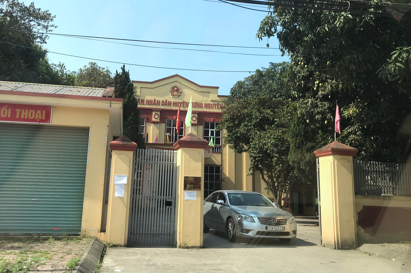 Tòa án nhân dân huyện Hưng Nguyên nơi xét xử bản án sơ thẩm, tuyên phạt bà Lê Thị Dung 5 năm tù.