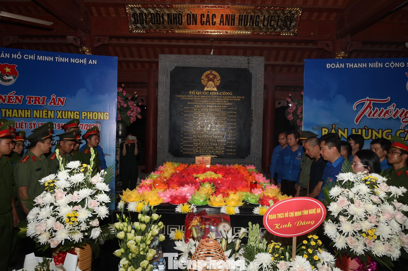 Tối 26/7, tại Khu di tích lịch sử Quốc gia Truông Bồn (xã Mỹ Sơn, Đô Lương, Nghệ An), Tỉnh đoàn Nghệ An đã tổ chức buổi lễ thắp nến tri ân các anh hùng liệt sĩ thanh niên xung phong nhân dịp kỷ niệm 76 năm ngày Thương binh liệt sĩ (27/7/1947-27/7/2023).