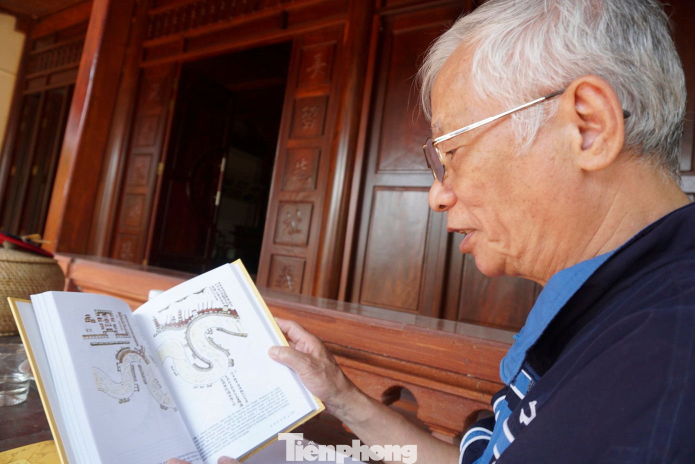 GS. TSKH. Viện sĩ Nguyễn Huy Mỹ là hậu duệ đời thứ 16 của dòng họ Nguyễn Huy ở làng Trường Lưu. Ông là người chủ trì sưu tầm, thẩm định, hoàn thiện hồ sơ và đưa di sản làng cổ ra thế giới. GS. TSKH. Viện sĩ Nguyễn Huy Mỹ là hậu duệ đời thứ 16 của dòng họ Nguyễn Huy ở làng Trường Lưu. Ông là người chủ trì sưu tầm, thẩm định, hoàn thiện hồ sơ và đưa di sản làng cổ ra thế giới.