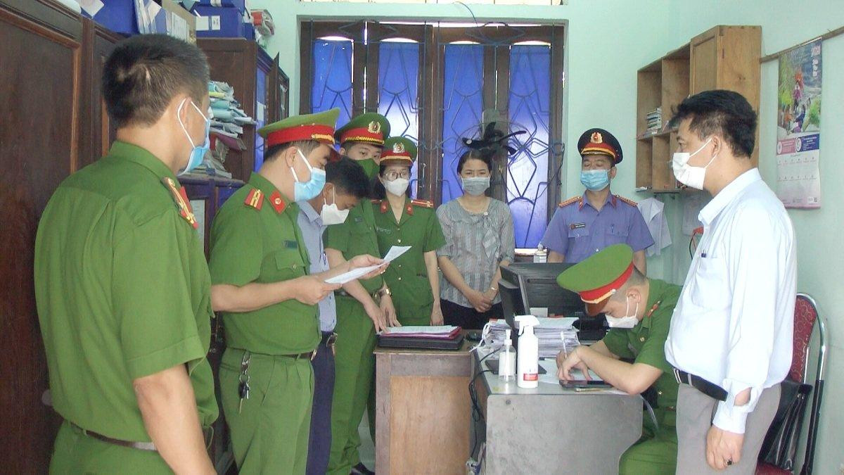 Công an khám xét nơi làm việc của Cao Thị Thanh Thuận. Công an khám xét nơi làm việc của Cao Thị Thanh Thuận.