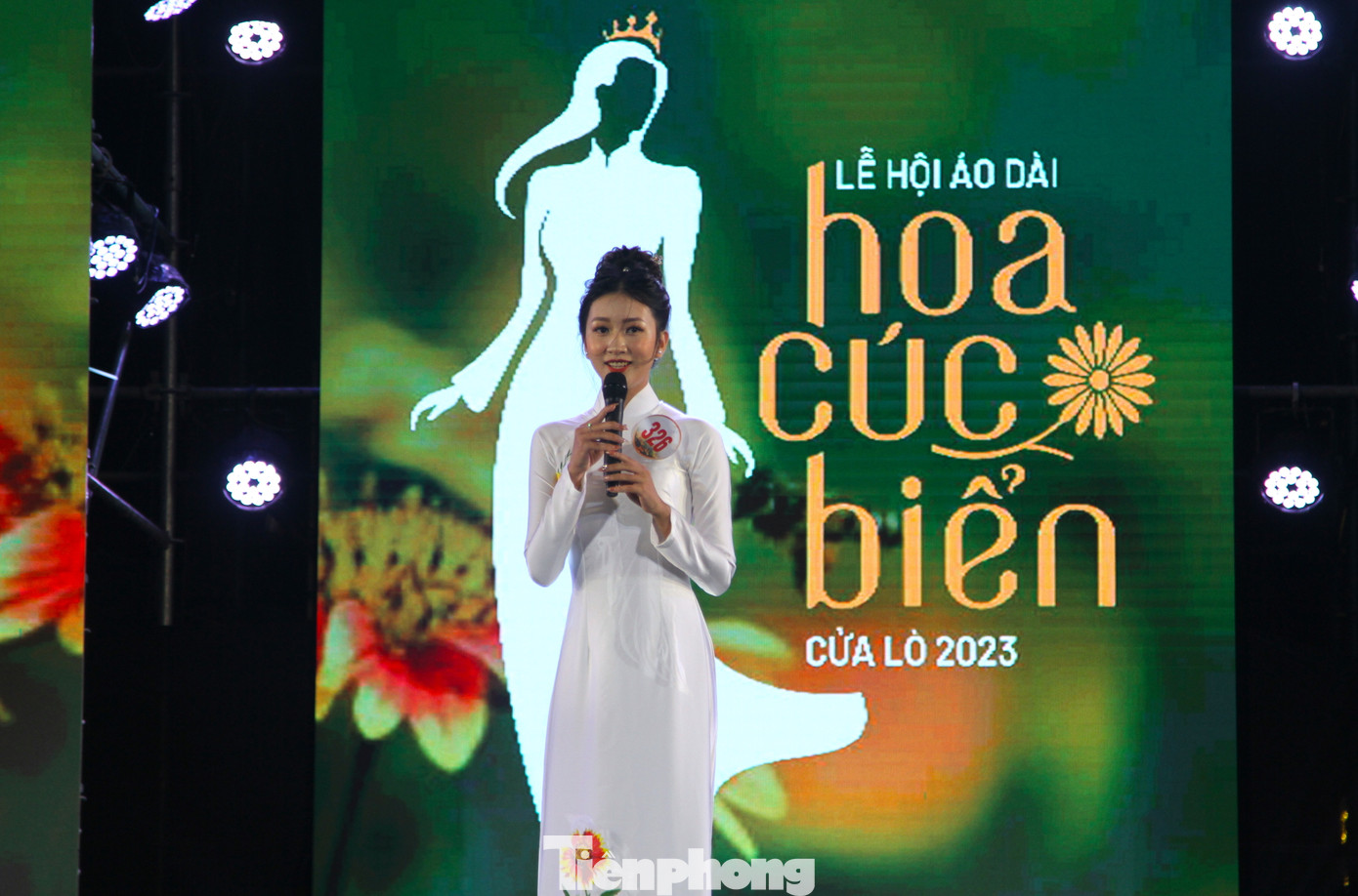 Ở phần thi ứng xử, các thí sinh sẽ có 1 phút 30 giây để trả lời câu hỏi của Ban tổ chức đưa ra. Nhiều thí sinh đã có những câu trả lời xuất sắc, lưu loát và nhận được lời khen từ khán giả có mặt tại đêm chung kết.