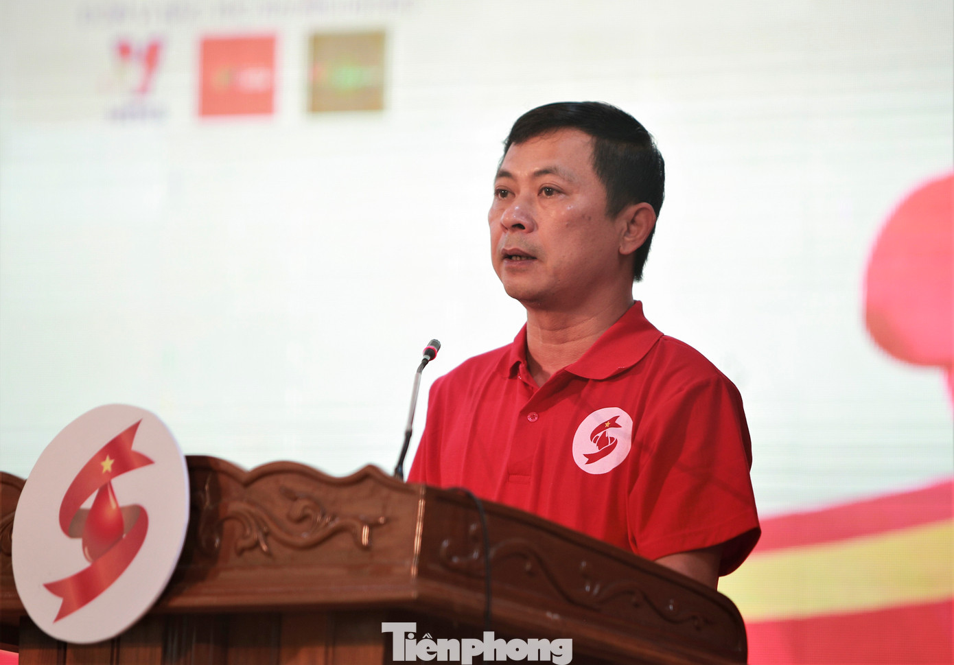 Ông Lê Ngọc Châu – Phó Chủ tịch UBND tỉnh Hà Tĩnh, ghi nhận sự nỗ lực phấn đấu và những kết quả mà Ban chỉ đạo vận động hiến máu tình nguyện các cấp đã đạt được. Ông cũng kêu gọi toàn thể người dân trong toàn tỉnh tích cực tham gia hiến máu và vận động thêm nhiều người cùng hiến máu nhân đạo; củng cố và duy trì hoạt động các Câu lạc bộ về hiến máu tình nguyện, các câu lạc bộ những người cùng nhóm máu, mở rộng các đối tượng tham gia hiến máu…