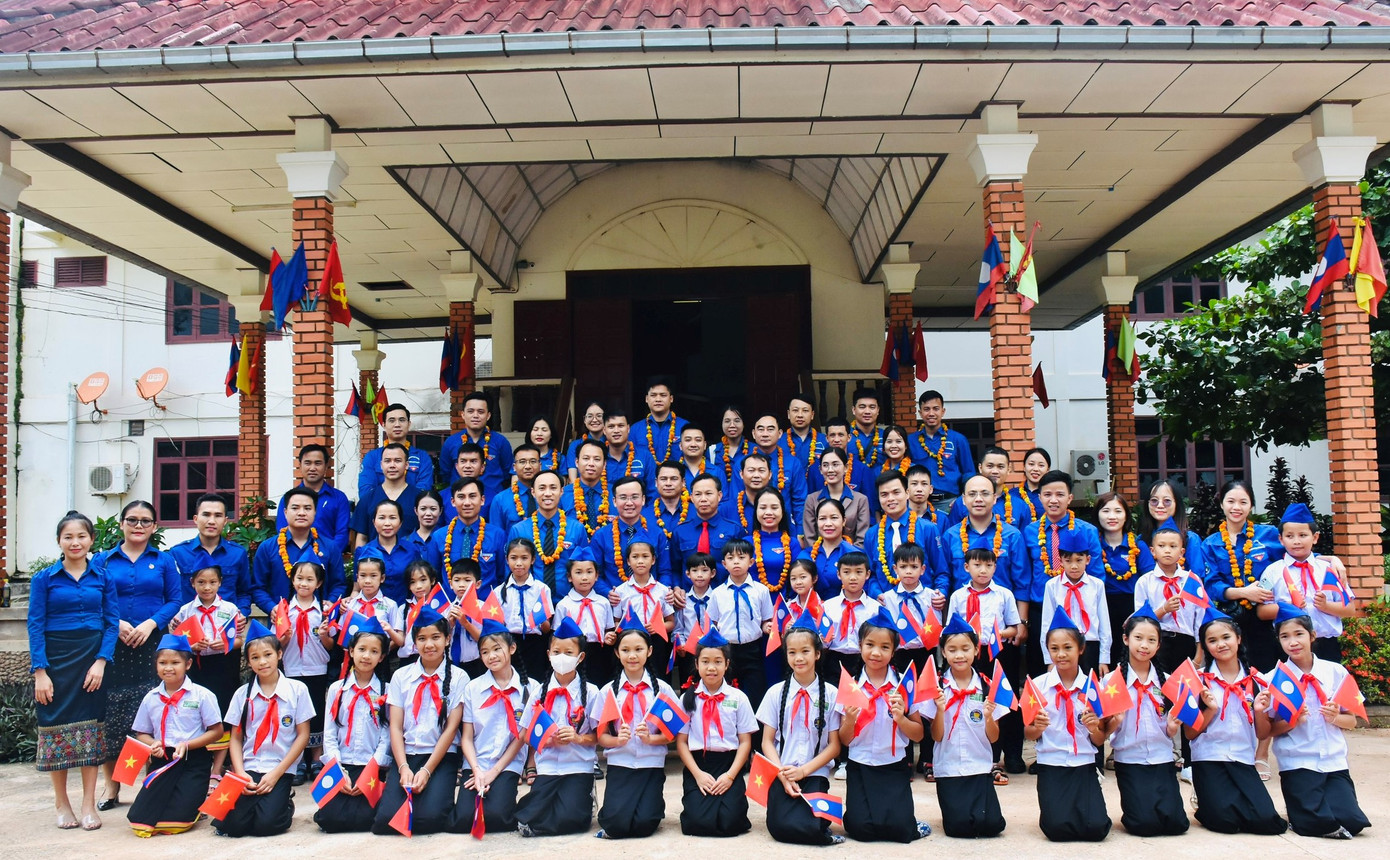 Đây là các hoạt động có ý nghĩa thiết thực, nhằm giúp đỡ, chia sẻ với nhân dân, đoàn viên thanh thiếu nhi tỉnh Bolykhamxay, góp phần thắt chặt tình đoàn kết hữu nghị đặc biệt giữa nhân dân và thanh thiếu nhi hai tỉnh Hà Tĩnh - Bolykhamxay. Đây là các hoạt động có ý nghĩa thiết thực, nhằm giúp đỡ, chia sẻ với nhân dân, đoàn viên thanh thiếu nhi tỉnh Bolykhamxay, góp phần thắt chặt tình đoàn kết hữu nghị đặc biệt giữa nhân dân và thanh thiếu nhi hai tỉnh Hà Tĩnh - Bolykhamxay.