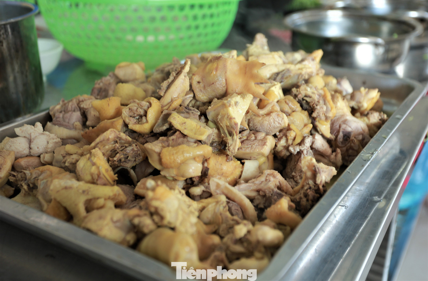 Các món ăn đảm bảo dinh dưỡng, sạch sẽ cho thí sinh được chuẩn bị kỹ lưỡng cho các thí sinh tham dự kỳ thi.