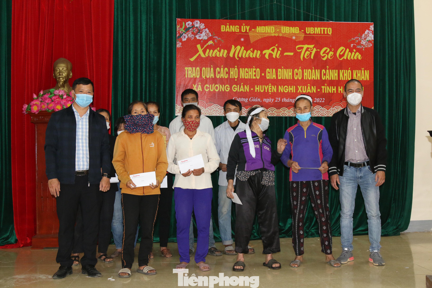 Dự kiến, sáng 26/1, báo Tiền Phong cùng Ngân hàng TMCP Bắc Á, Quỹ Vì Tầm vóc Việt, Tập đoàn TH, Công ty Mía đường Nghệ An sẽ tiếp tục trao 20 triệu đồng hỗ trợ bệnh nhi tại Bệnh viện Sản Nhi Nghệ An, giúp đỡ các cháu có hoàn cảnh khó khăn đang điều trị tại bệnh viện. Dự kiến, sáng 26/1, báo Tiền Phong cùng Ngân hàng TMCP Bắc Á, Quỹ Vì Tầm vóc Việt, Tập đoàn TH, Công ty Mía đường Nghệ An sẽ tiếp tục trao 20 triệu đồng hỗ trợ bệnh nhi tại Bệnh viện Sản Nhi Nghệ An, giúp đỡ các cháu có hoàn cảnh khó khăn đang điều trị tại bệnh viện.