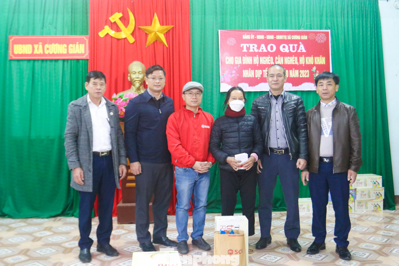 Dịp này, Tập đoàn TH, Ngân hàng Bắc Á, Quỹ Vì Tầm vóc Việt, báo Tiền Phong đã trao tổng số 75 suất quà (50 triệu đồng) cùng sản phẩm của Tập đoàn TH.