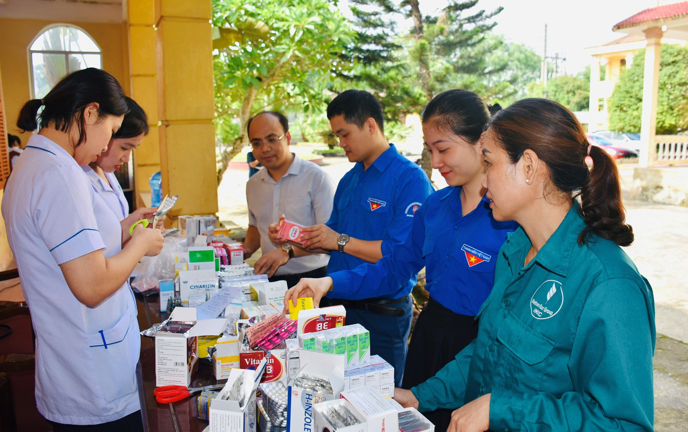 Các chương trình khám và cấp phát thuốc miễn phí cũng được triển khai sâu rộng tại các địa phương.