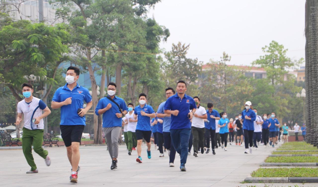 Với hình thức kêu gọi cộng đồng, hội viên, thanh niên đi bộ, chạy bộ, mỗi ki-lô-mét đi bộ hoặc chạy bộ khi tham gia, hội viên, thanh niên và người tham gia sẽ đóng góp 1.000 đồng để xây dựng 16 công trình Nhà Văn hóa cộng đồng. Những người tham gia có thể đi hoặc chạy bộ, chỉ cần tốc độ trung bình đạt từ 4 phút/1 km đến 20 phút/1 km. Người tham gia được tích lũy số ki-lô-mét đã đi, chạy (vào ngày Chủ nhật, số ki-lô-mét sẽ được nhân đôi) để nhận những phần quà hấp dẫn. Với hình thức kêu gọi cộng đồng, hội viên, thanh niên đi bộ, chạy bộ, mỗi ki-lô-mét đi bộ hoặc chạy bộ khi tham gia, hội viên, thanh niên và người tham gia sẽ đóng góp 1.000 đồng để xây dựng 16 công trình Nhà Văn hóa cộng đồng. Những người tham gia có thể đi hoặc chạy bộ, chỉ cần tốc độ trung bình đạt từ 4 phút/1 km đến 20 phút/1 km. Người tham gia được tích lũy số ki-lô-mét đã đi, chạy (vào ngày Chủ nhật, số ki-lô-mét sẽ được nhân đôi) để nhận những phần quà hấp dẫn.