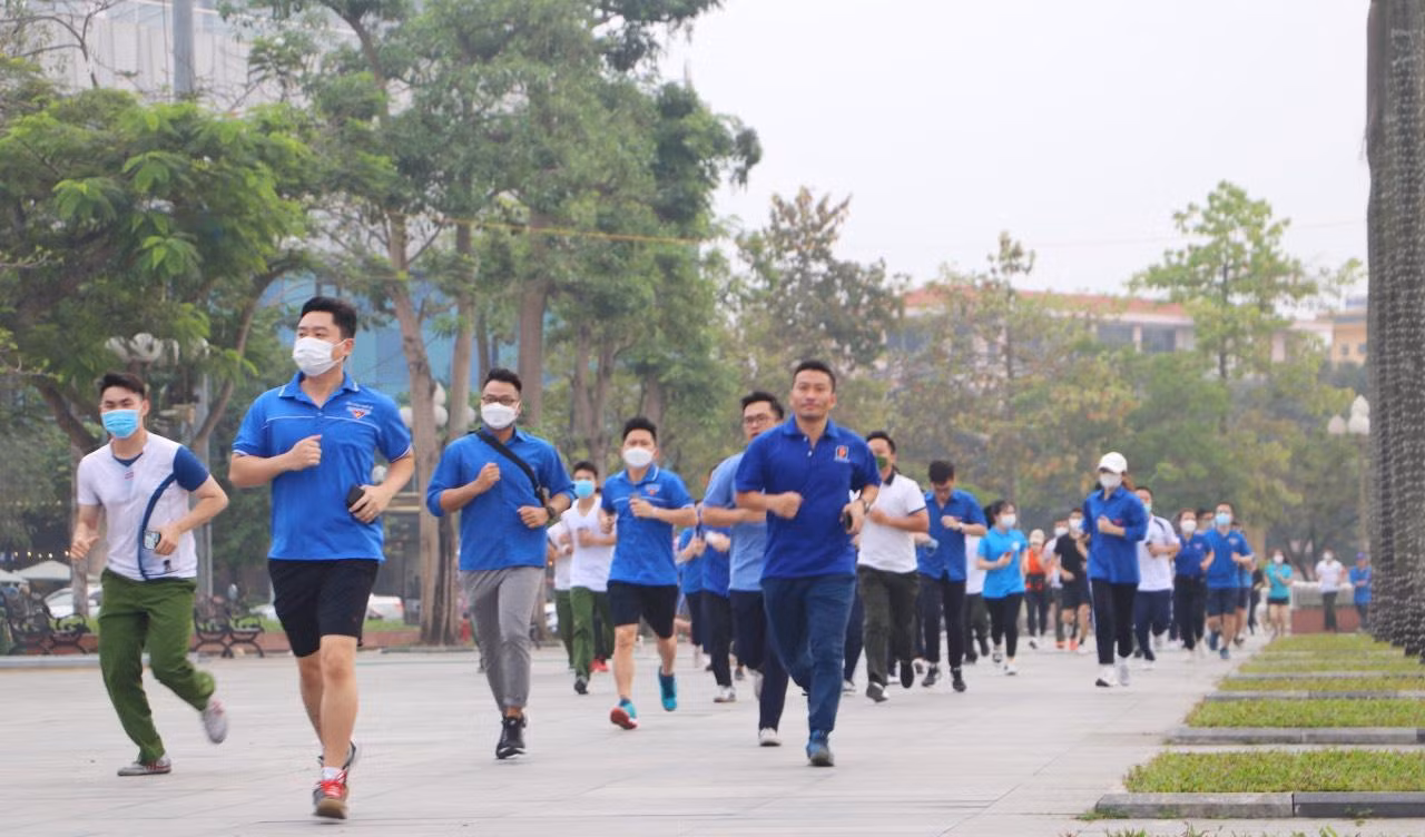 Với hình thức kêu gọi cộng đồng, hội viên, thanh niên đi bộ, chạy bộ, mỗi ki-lô-mét đi bộ hoặc chạy bộ khi tham gia, hội viên, thanh niên và người tham gia sẽ đóng góp 1.000 đồng để xây dựng 16 công trình Nhà Văn hóa cộng đồng. Những người tham gia có thể đi hoặc chạy bộ, chỉ cần tốc độ trung bình đạt từ 4 phút/1 km đến 20 phút/1 km. Người tham gia được tích lũy số ki-lô-mét đã đi, chạy (vào ngày Chủ nhật, số ki-lô-mét sẽ được nhân đôi) để nhận những phần quà hấp dẫn. Với hình thức kêu gọi cộng đồng, hội viên, thanh niên đi bộ, chạy bộ, mỗi ki-lô-mét đi bộ hoặc chạy bộ khi tham gia, hội viên, thanh niên và người tham gia sẽ đóng góp 1.000 đồng để xây dựng 16 công trình Nhà Văn hóa cộng đồng. Những người tham gia có thể đi hoặc chạy bộ, chỉ cần tốc độ trung bình đạt từ 4 phút/1 km đến 20 phút/1 km. Người tham gia được tích lũy số ki-lô-mét đã đi, chạy (vào ngày Chủ nhật, số ki-lô-mét sẽ được nhân đôi) để nhận những phần quà hấp dẫn.