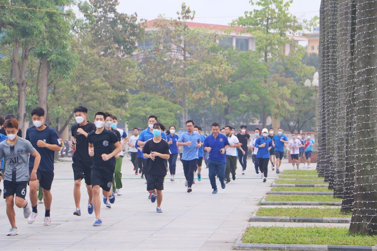 "Những bước chân vì cộng đồng" là hoạt động ý nghĩa nhằm nâng cao nhận thức về bảo vệ sức khỏe và xây dựng môi trường sống lành mạnh, cũng là cơ hội để đoàn viên, thanh niên Nghệ An phát huy tinh thần xung kích, tình nguyện trong các hoạt động an sinh xã hội, kịp thời chia sẻ, hỗ trợ, giúp đỡ các em thiếu nhi, nhân dân tại các khu vực khó khăn, vùng sâu, vùng xa. "Những bước chân vì cộng đồng" là hoạt động ý nghĩa nhằm nâng cao nhận thức về bảo vệ sức khỏe và xây dựng môi trường sống lành mạnh, cũng là cơ hội để đoàn viên, thanh niên Nghệ An phát huy tinh thần xung kích, tình nguyện trong các hoạt động an sinh xã hội, kịp thời chia sẻ, hỗ trợ, giúp đỡ các em thiếu nhi, nhân dân tại các khu vực khó khăn, vùng sâu, vùng xa.