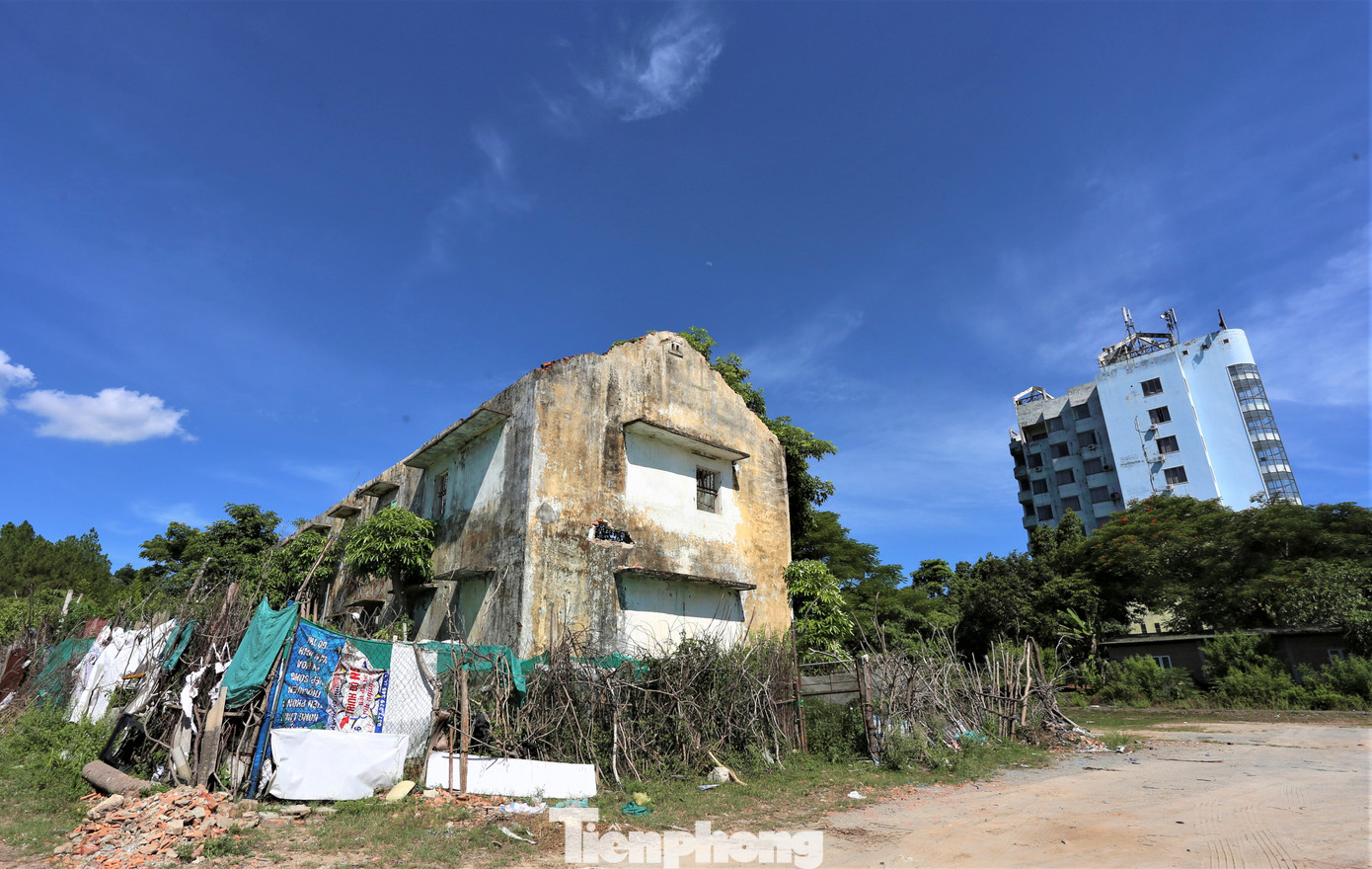 Năm 2016, UBND tỉnh thu hồi khu đất và giao cho Trung tâm Phát triển quỹ đất và Kỹ thuật địa chính để tổ chức đấu giá. Thế nhưng, qua nhiều năm, khu đất bám mặt đường Nguyễn Ái Quốc vẫn đang để hoang. Năm 2016, UBND tỉnh thu hồi khu đất và giao cho Trung tâm Phát triển quỹ đất và Kỹ thuật địa chính để tổ chức đấu giá. Thế nhưng, qua nhiều năm, khu đất bám mặt đường Nguyễn Ái Quốc vẫn đang để hoang.