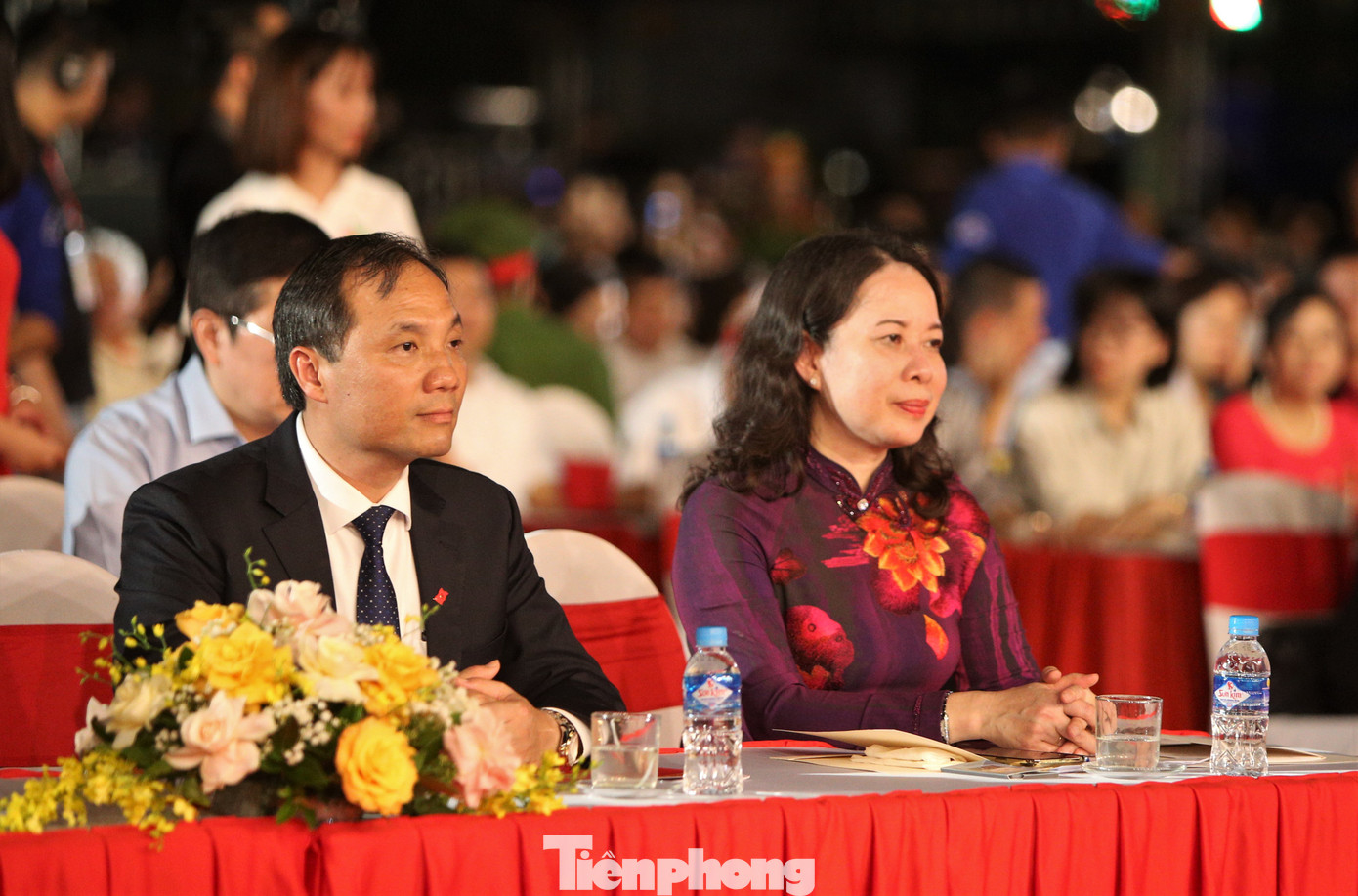 Phó Chủ tịch nước Võ Thị Ánh Xuân và Bí thư Tỉnh ủy Hà Tĩnh Hoàng Trung Dũng tại buổi lễ.