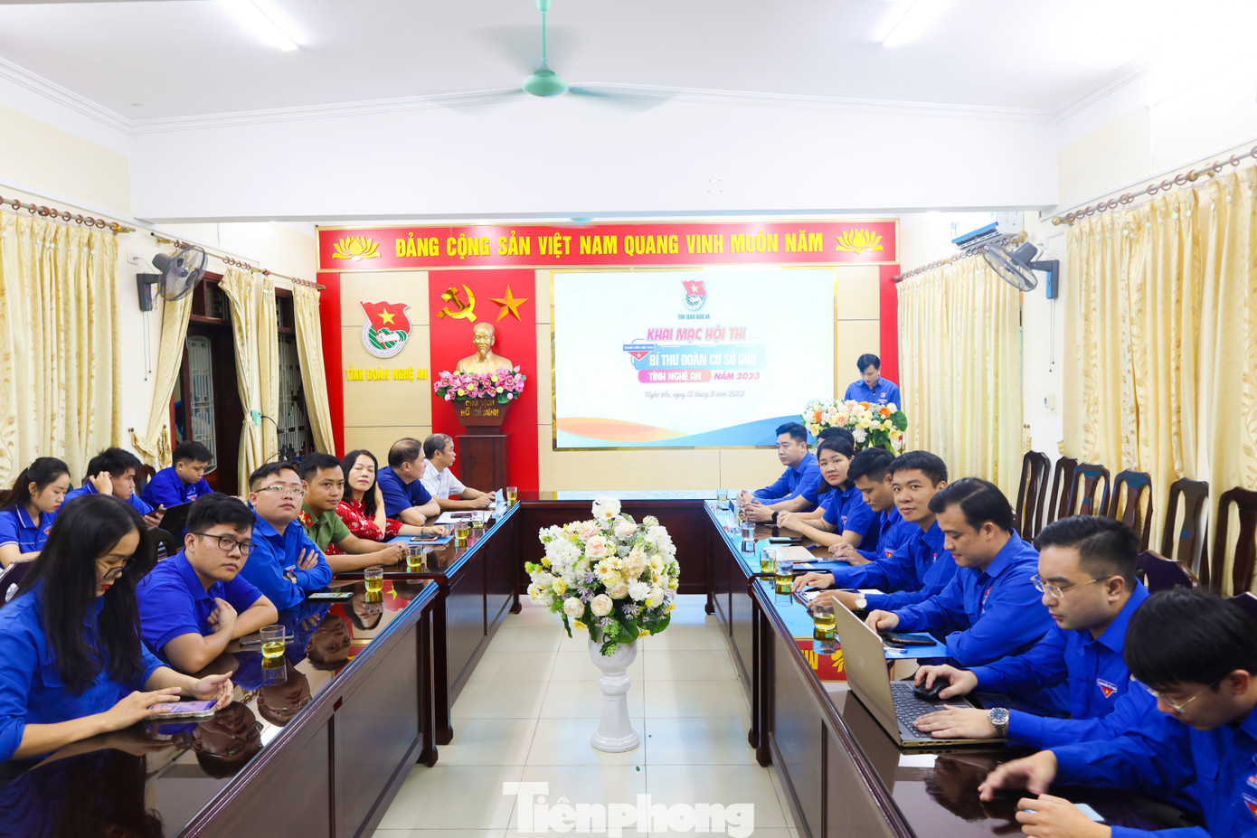 Toàn cảnh cuộc thi tại trụ sở Tỉnh Đoàn Nghệ An. Toàn cảnh cuộc thi tại trụ sở Tỉnh Đoàn Nghệ An.
