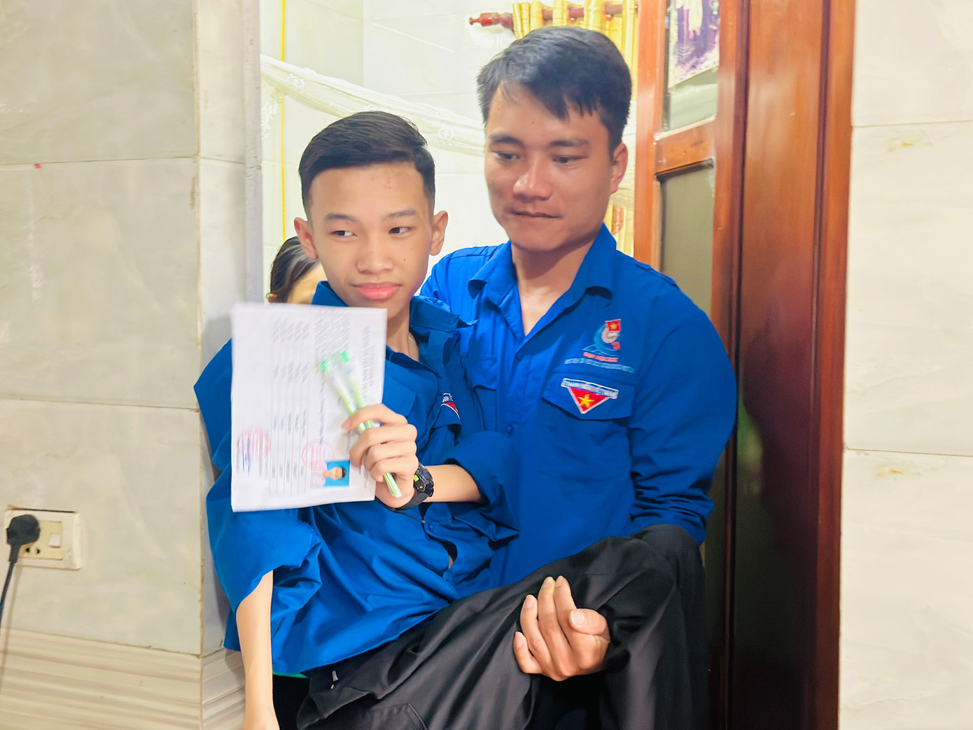 Bố em Bằng cho biết, Bằng hoàn thành khá tốt bài thi môn Văn học