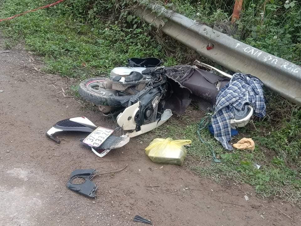 Chiếc xe máy nát bét sau vụ tai nạn