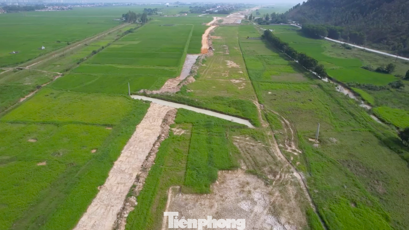 Trên tuyến cao tốc Bắc - Nam qua địa bàn Nghệ An vẫn còn nhiều điểm triển khai chậm vì nhiều nguyên nhân khác nhau.