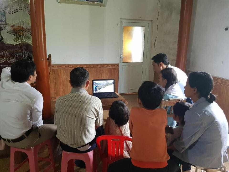 Nhóm người đang sinh hoạt "Hội thánh Đức chúa trời mẹ". Nhóm người đang sinh hoạt "Hội thánh Đức chúa trời mẹ".