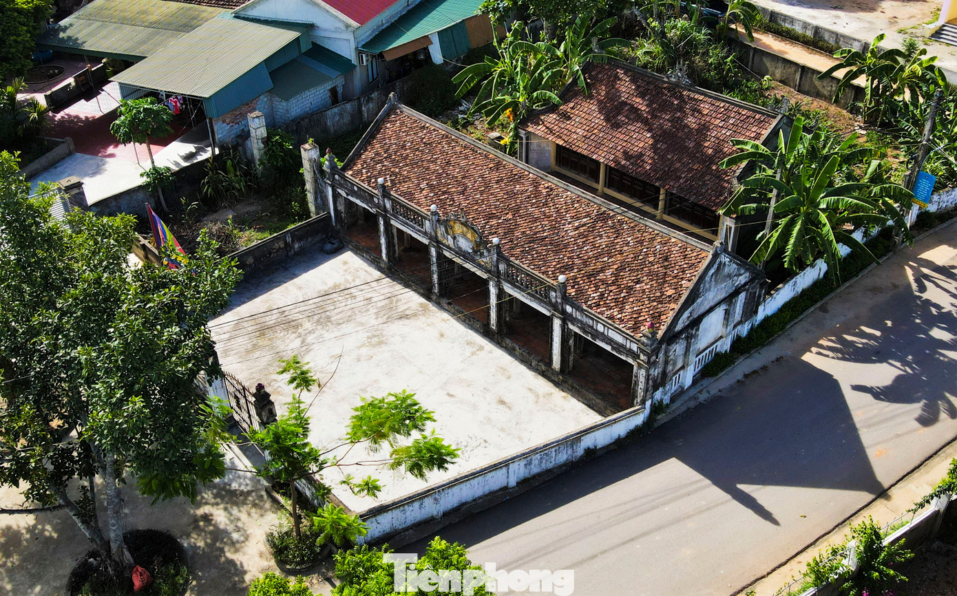 Đình làng Trường Lưu được xây dựng vào thế kỷ XVII, gồm hai phần chính là thượng điện (nơi thờ các vị thần) và hạ điện (nơi người dân sinh hoạt văn hóa tâm linh). Toàn bộ kiến trúc của đình được xây dựng, thiết kế theo phong cách thời Hậu Lê. Đình làng Trường Lưu được xây dựng vào thế kỷ XVII, gồm hai phần chính là thượng điện (nơi thờ các vị thần) và hạ điện (nơi người dân sinh hoạt văn hóa tâm linh). Toàn bộ kiến trúc của đình được xây dựng, thiết kế theo phong cách thời Hậu Lê.