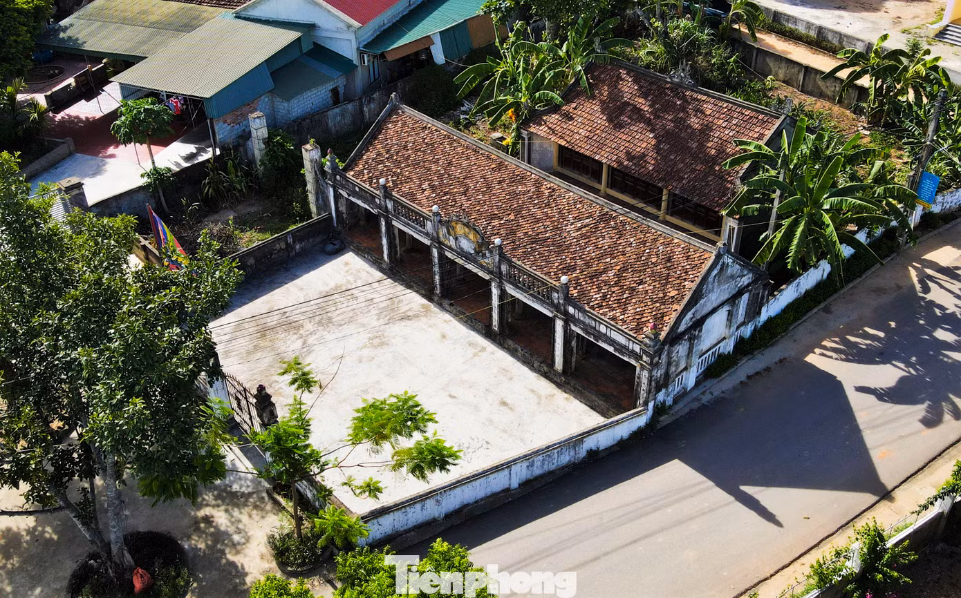 Đình làng Trường Lưu được xây dựng vào thế kỷ XVII, gồm hai phần chính là thượng điện (nơi thờ các vị thần) và hạ điện (nơi người dân sinh hoạt văn hóa tâm linh). Toàn bộ kiến trúc của đình được xây dựng, thiết kế theo phong cách thời Hậu Lê. Đình làng Trường Lưu được xây dựng vào thế kỷ XVII, gồm hai phần chính là thượng điện (nơi thờ các vị thần) và hạ điện (nơi người dân sinh hoạt văn hóa tâm linh). Toàn bộ kiến trúc của đình được xây dựng, thiết kế theo phong cách thời Hậu Lê.
