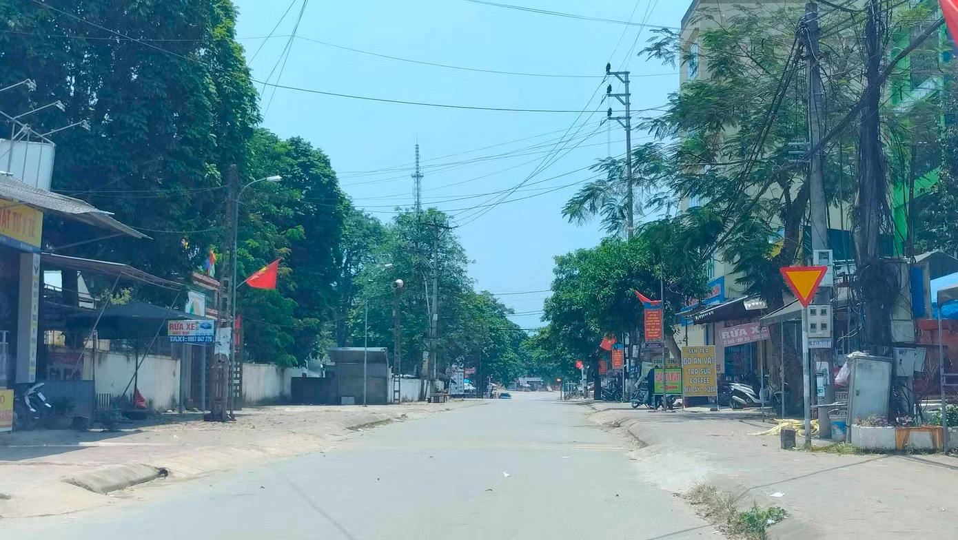 Thời tiết tại huyện Hương Khê nắng nóng đạt cao điểm, có lúc đo được hơn 40 độ C.