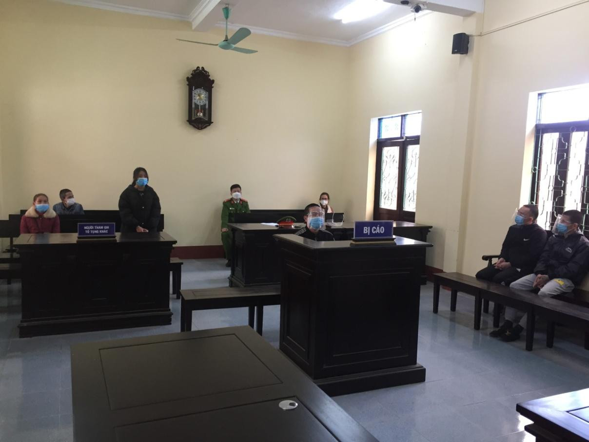 Trần Đình Phi tại phiên tòa Trần Đình Phi tại phiên tòa