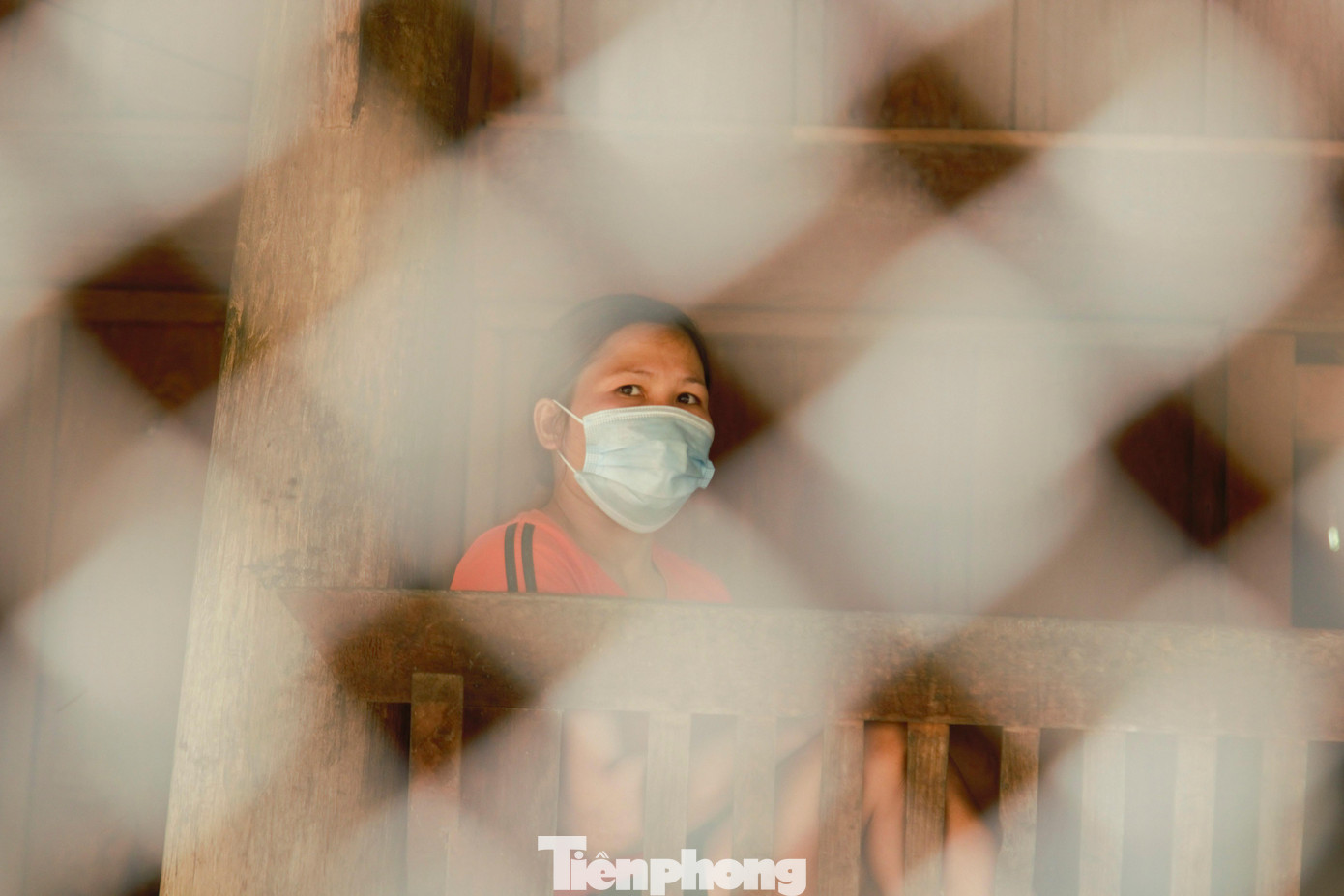 Phát huy phương châm 4 tại chỗ, lực lượng chức năng đã tiến hành khoanh vùng, phong tỏa tạm thời các lối mòn, đường dân sinh. Những người tiếp xúc với bệnh nhân được thống kê và cách ly theo quy định. Trường Tiểu học Chiêu Lưu 2 đóng tại bản La Ngan được trưng dụng làm nơi cách ly cho 35 trường hợp F1.